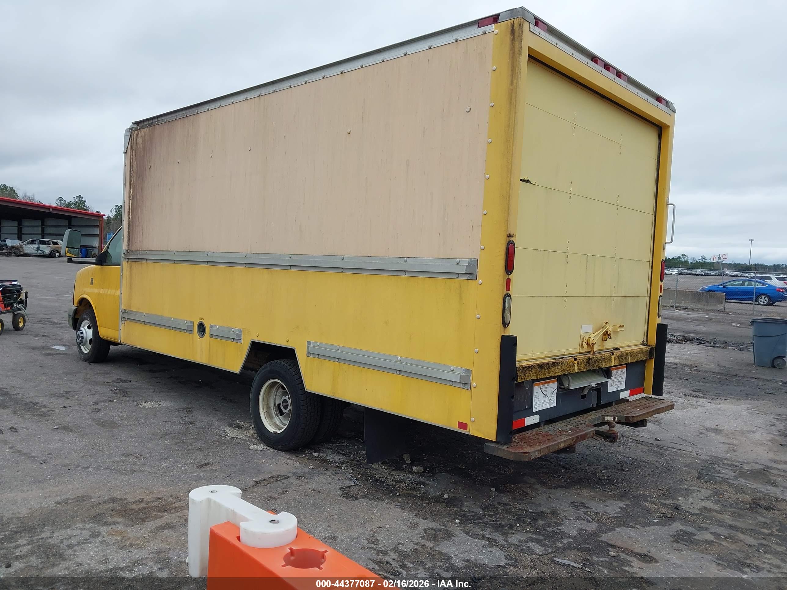 GMC SAVANA image 3