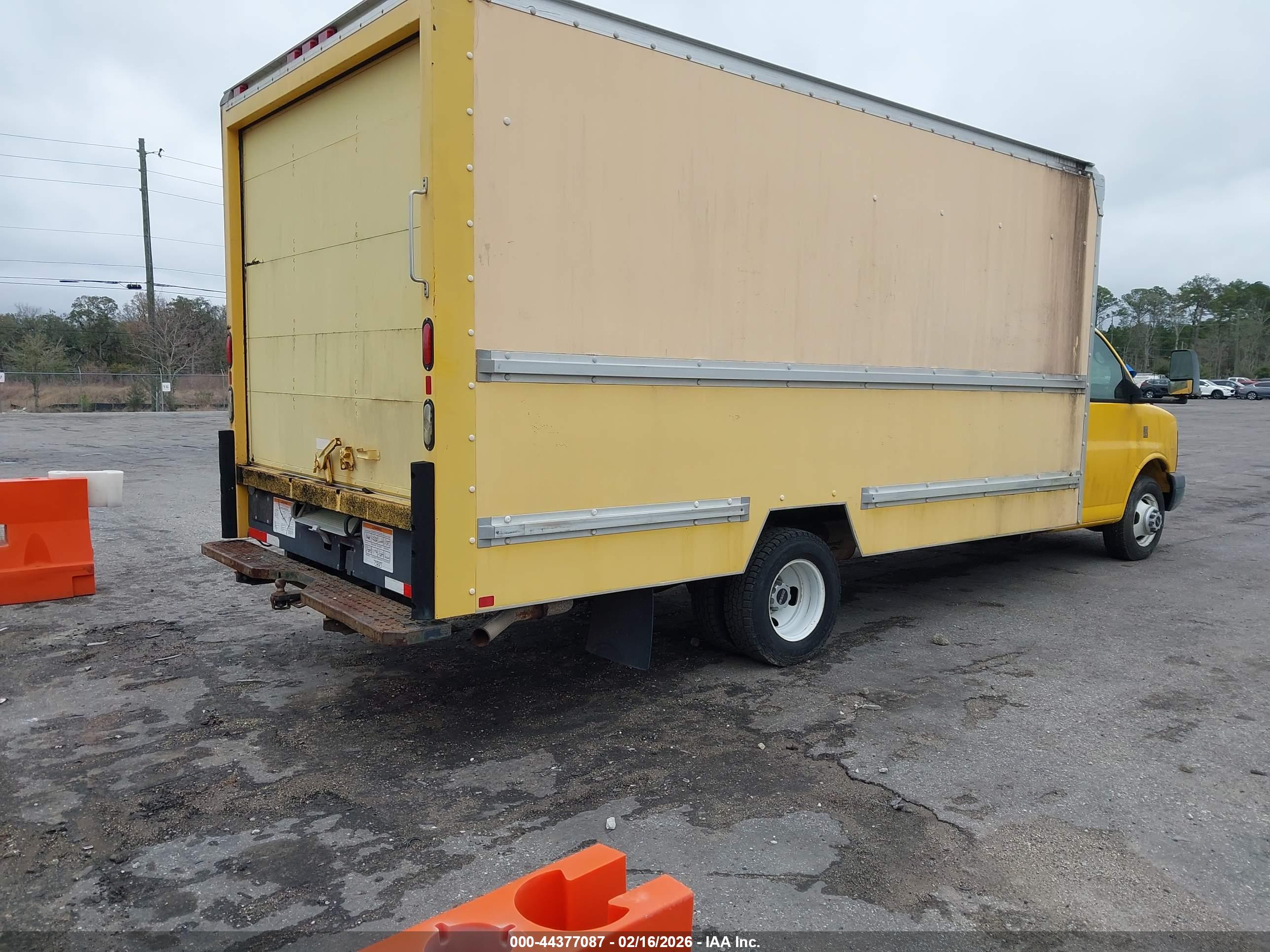 GMC SAVANA image 4