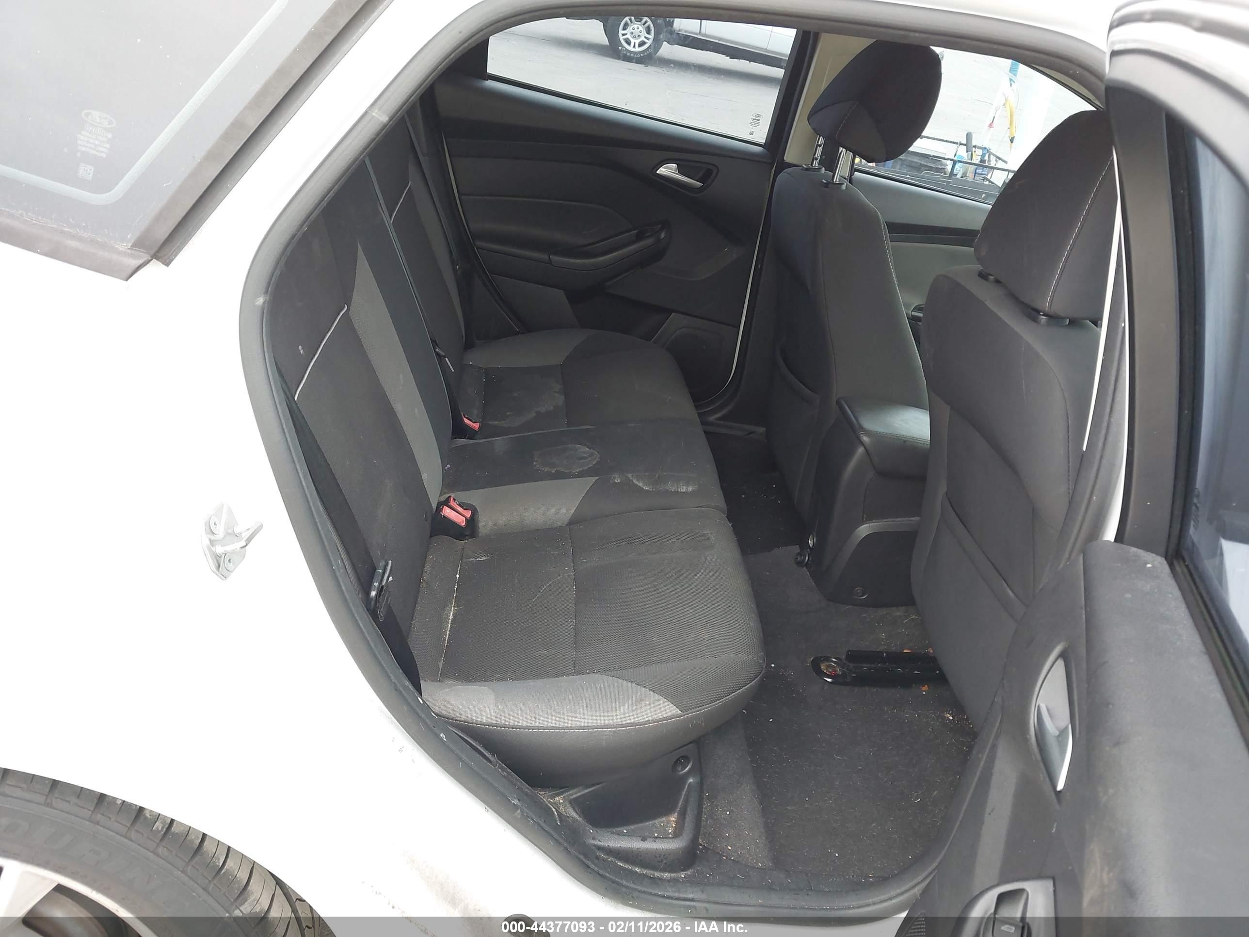 FORD FOCUS image 8