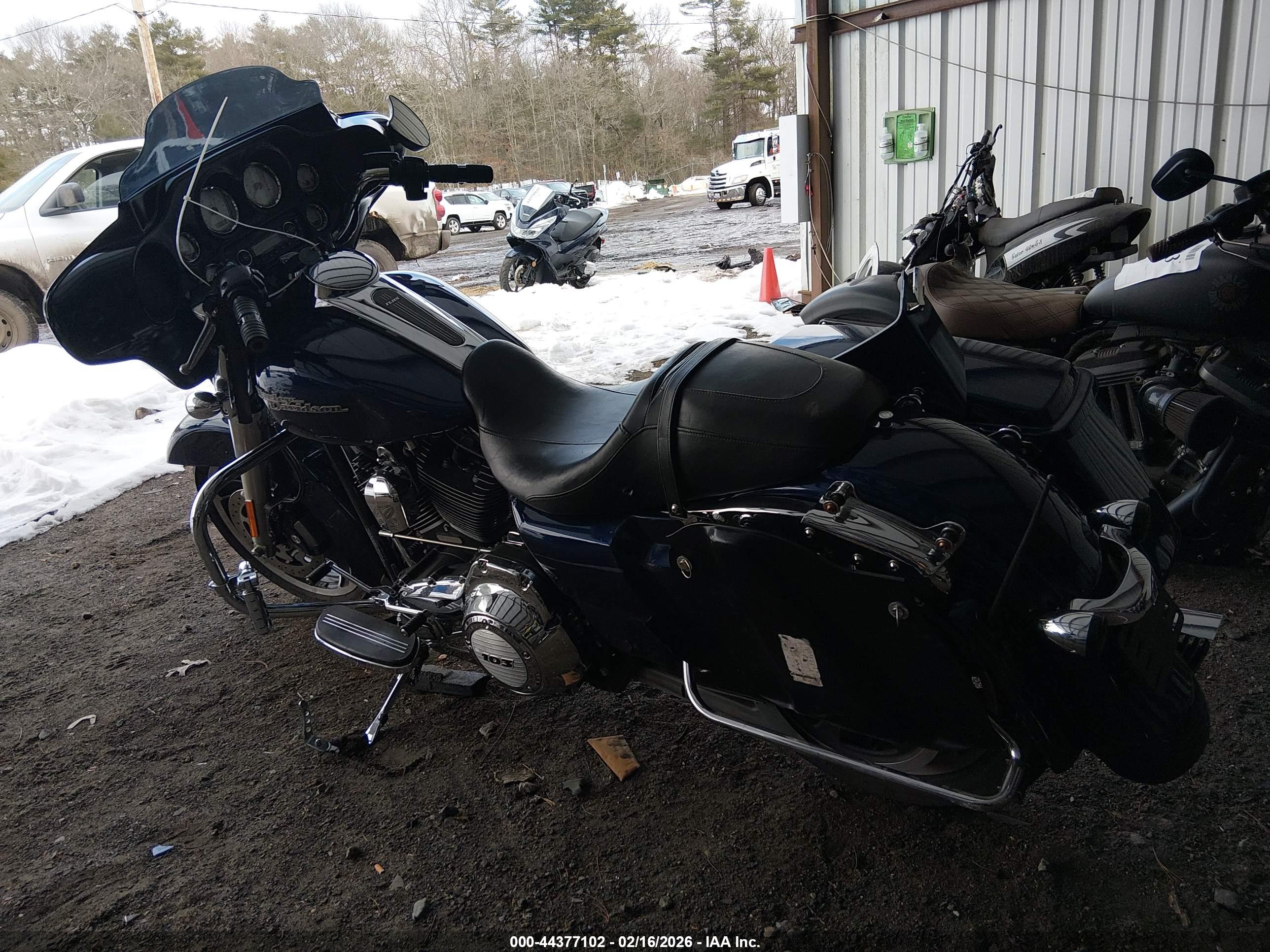 HARLEY-DAVIDSON FLHX image 3