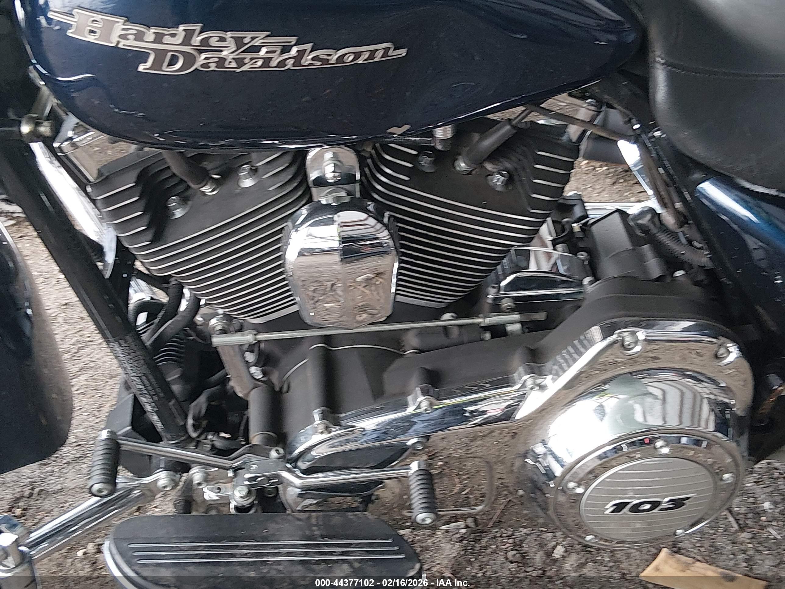 HARLEY-DAVIDSON FLHX image 9