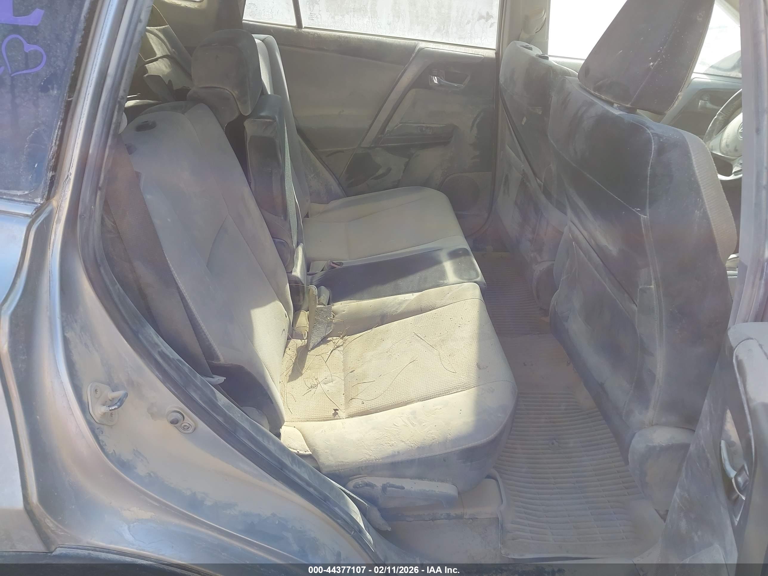 TOYOTA RAV4 image 8