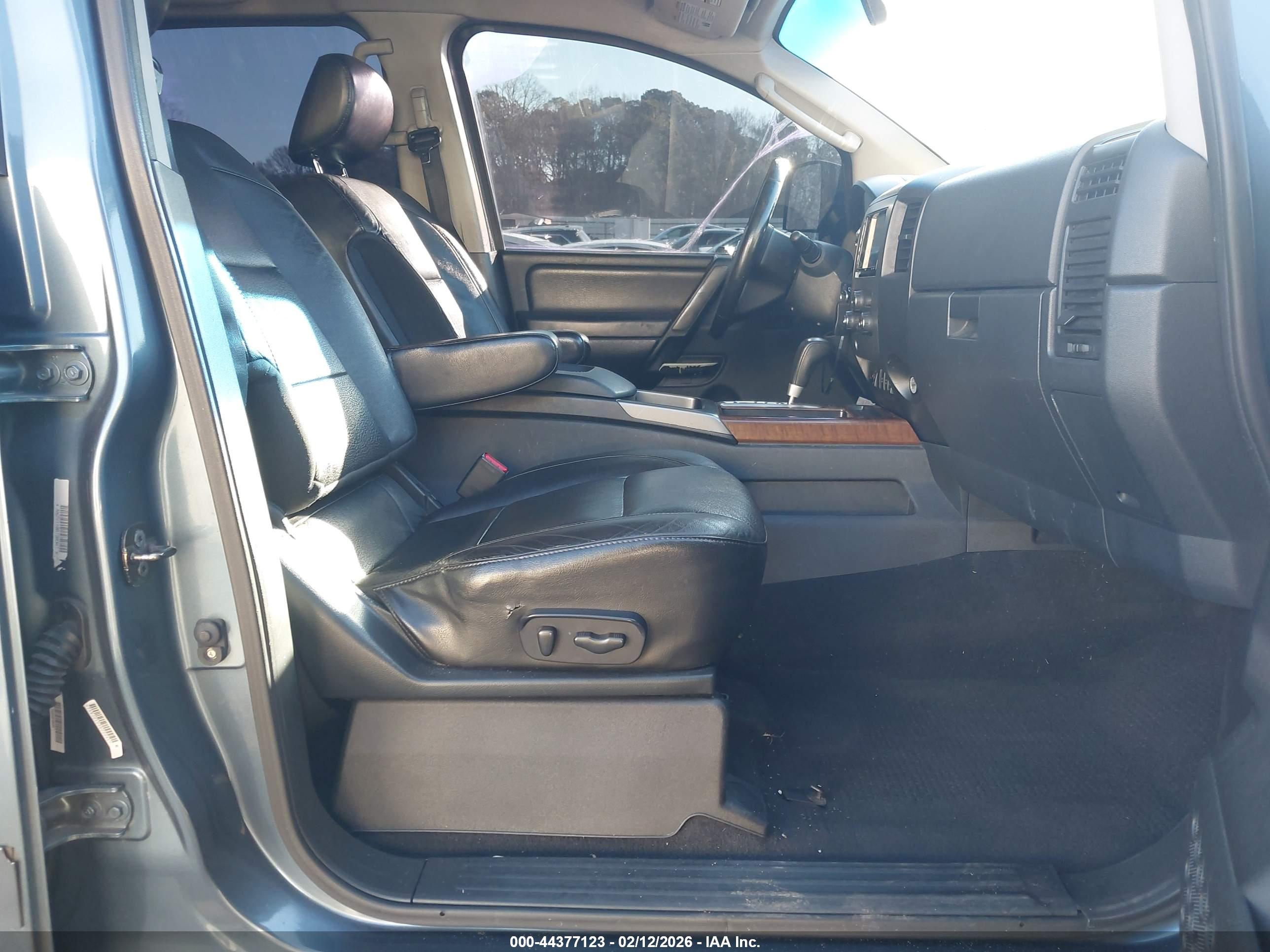 NISSAN TITAN image 5