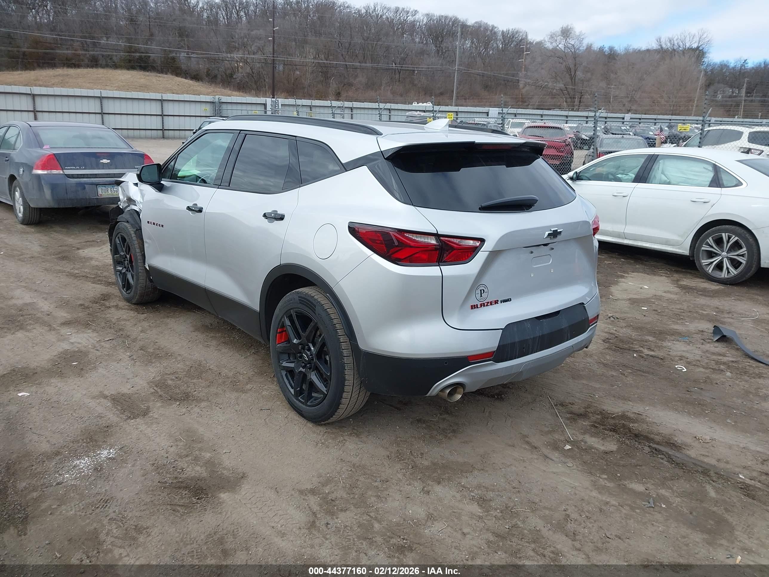CHEVROLET BLAZER image 3