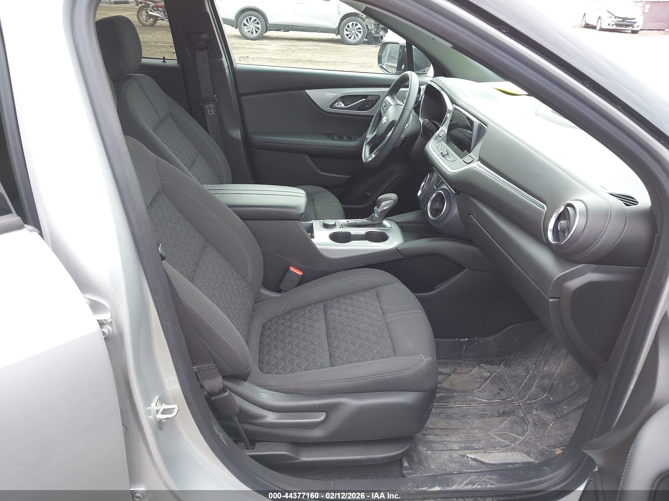 CHEVROLET BLAZER image 5