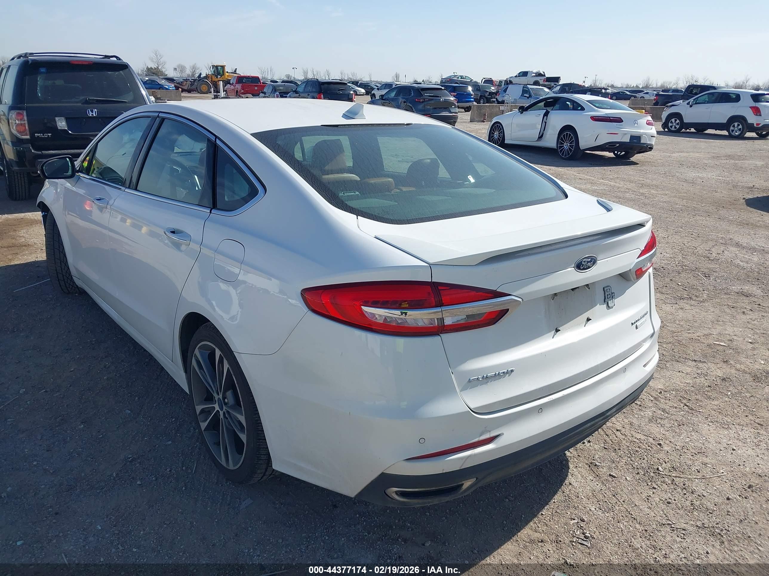 FORD FUSION image 3