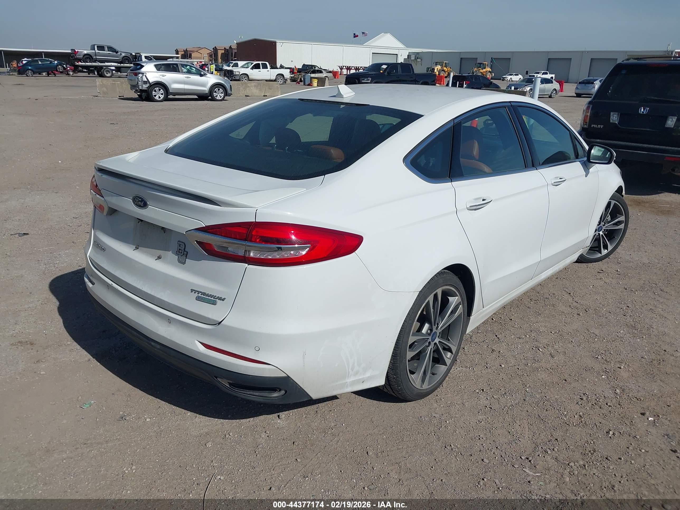 FORD FUSION image 4