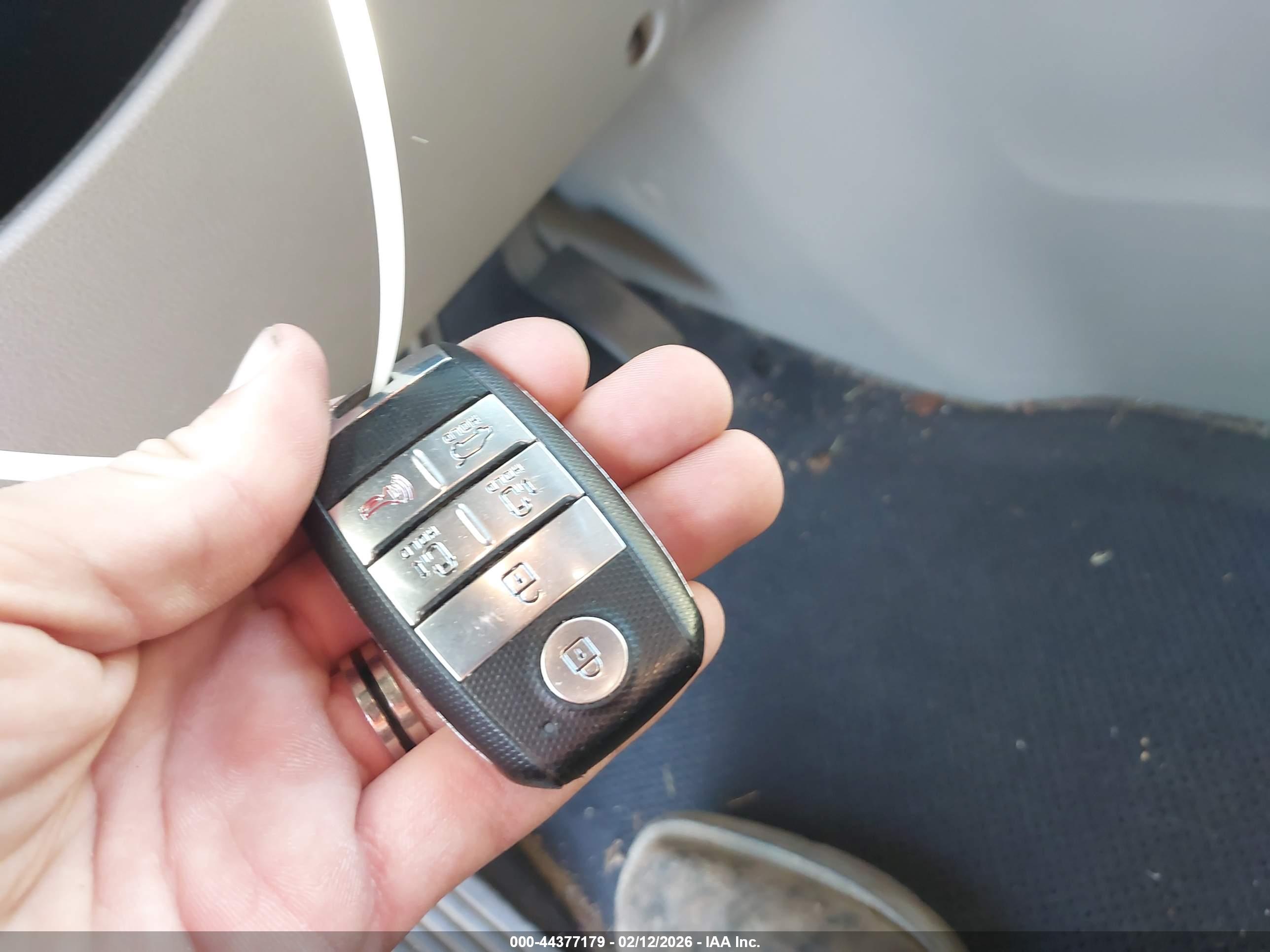 KIA SEDONA image 11