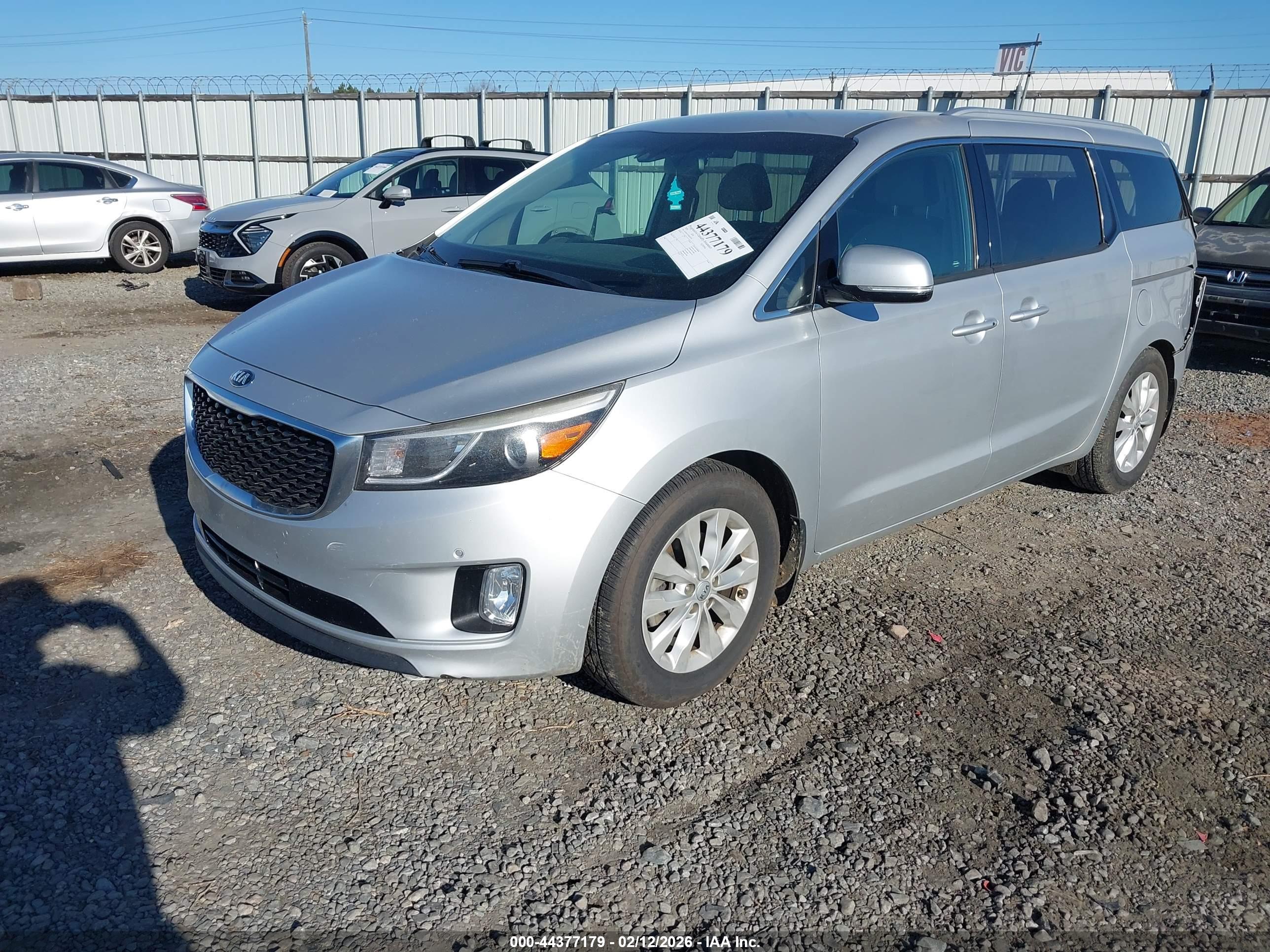 KIA SEDONA image 2