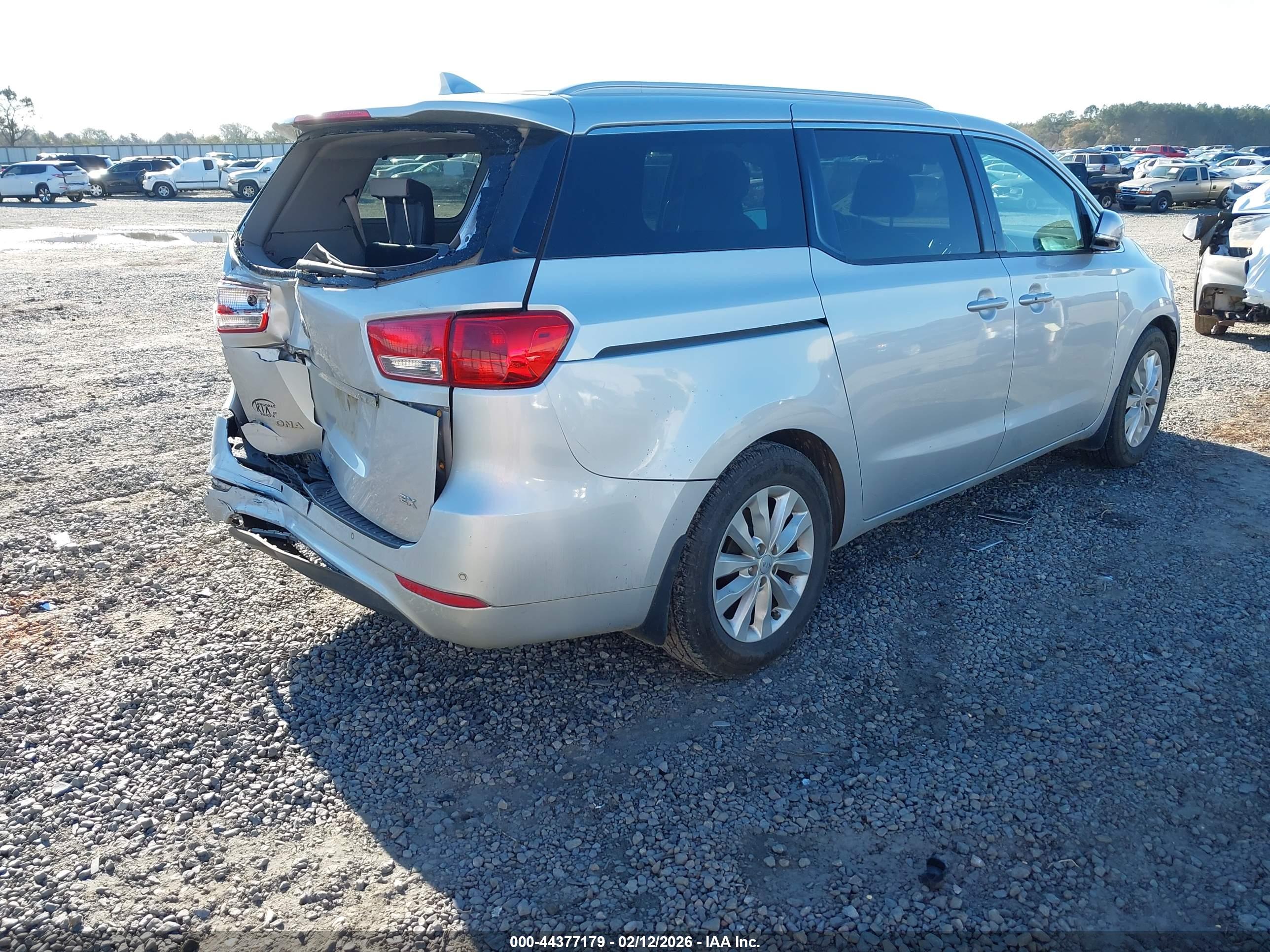 KIA SEDONA image 4