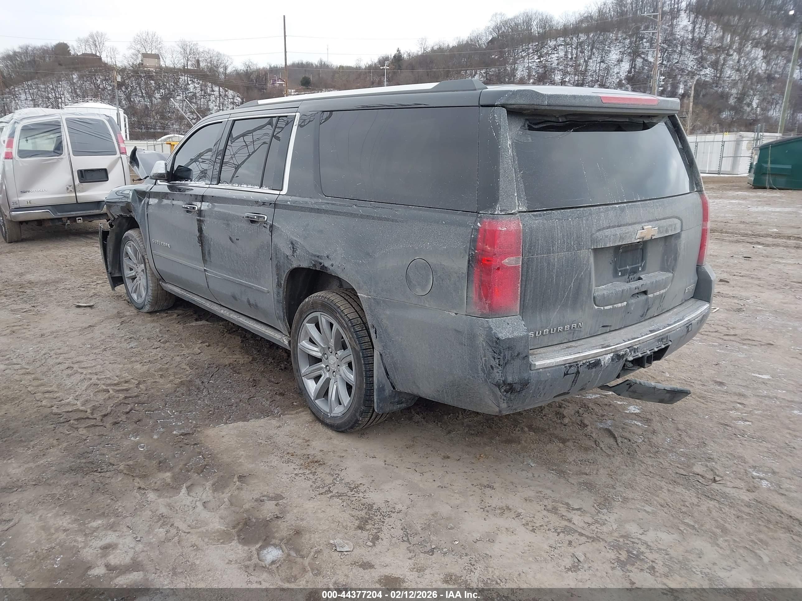 CHEVROLET SUBURBAN image 3