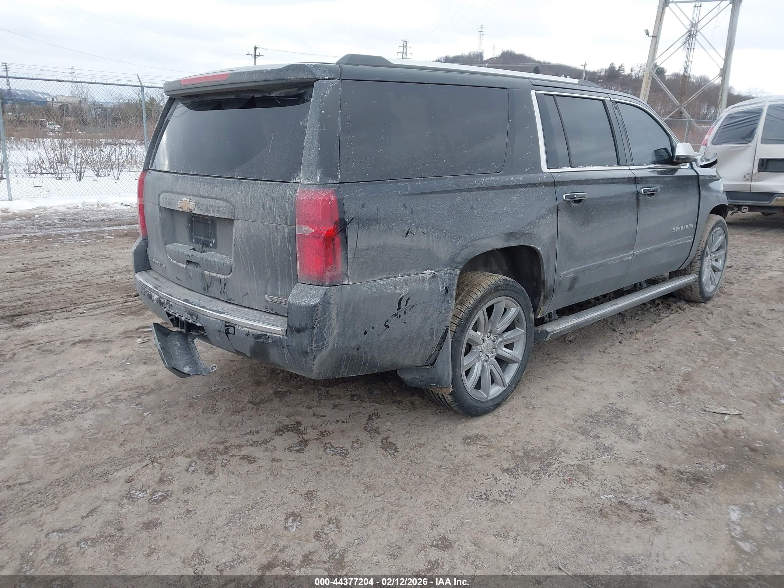 CHEVROLET SUBURBAN image 4