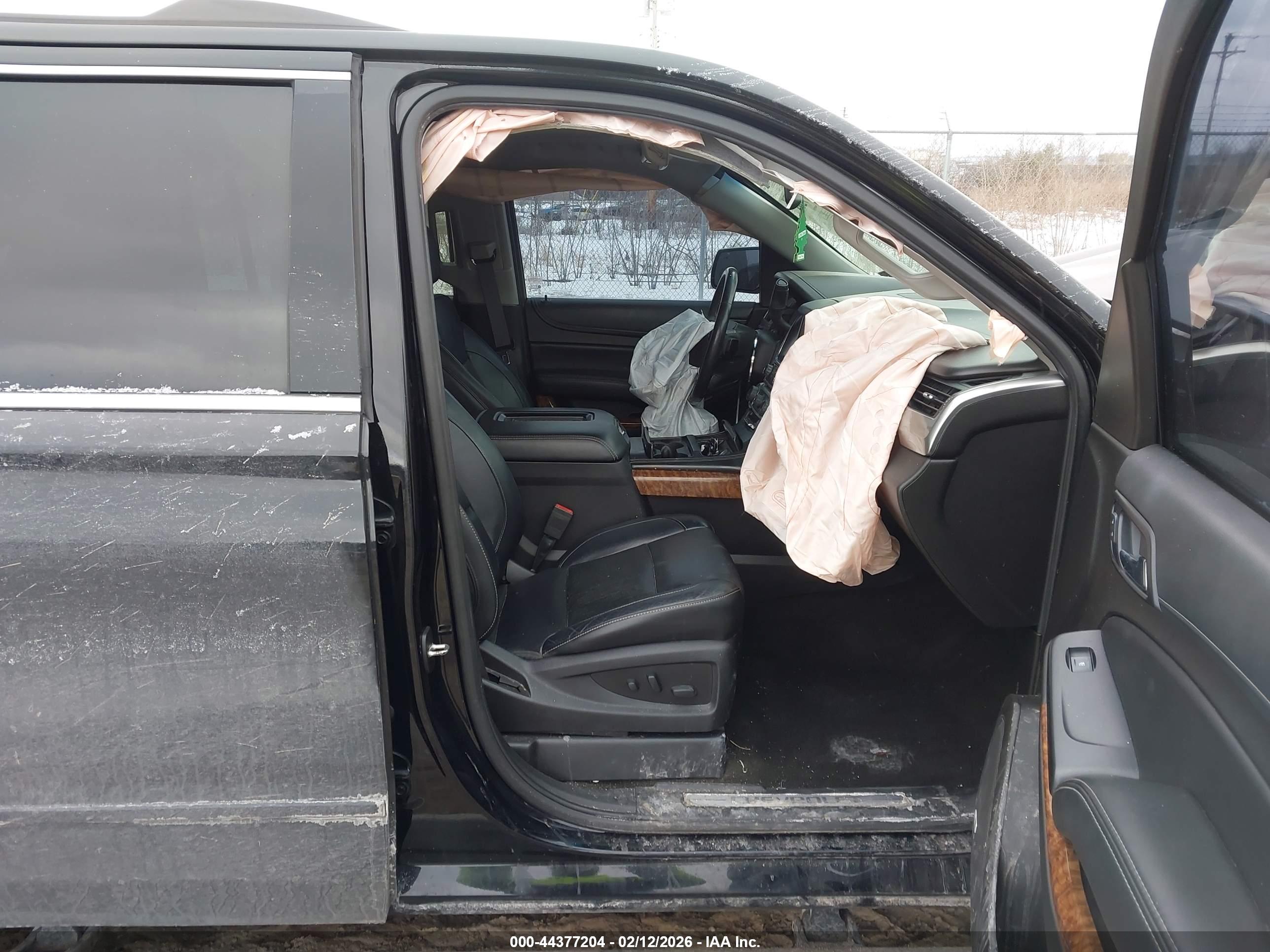 CHEVROLET SUBURBAN image 5