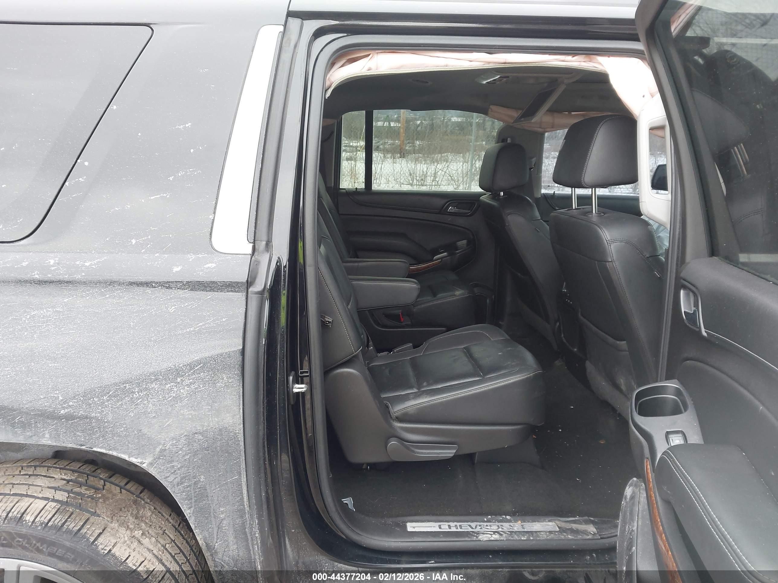 CHEVROLET SUBURBAN image 8