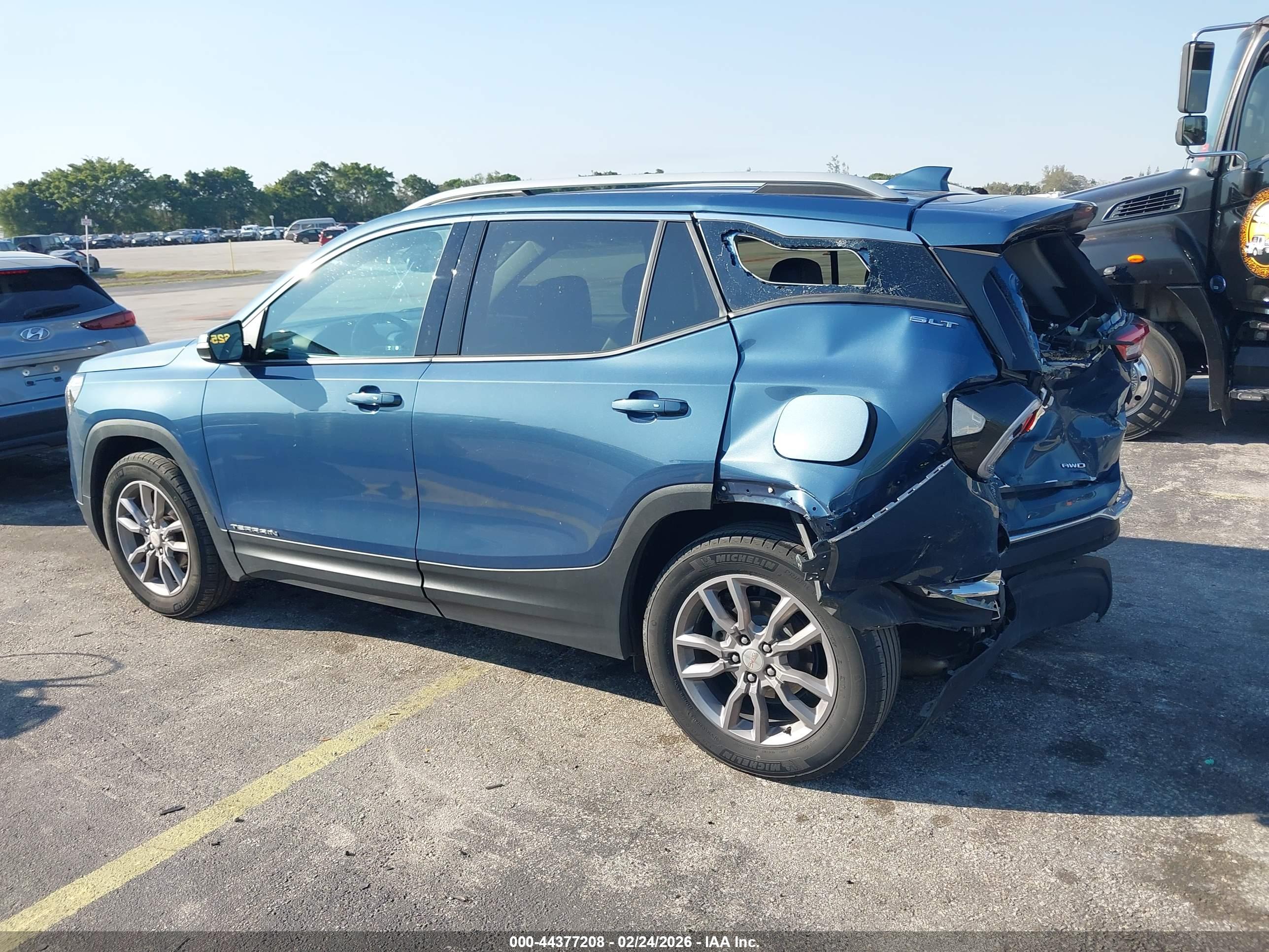 GMC TERRAIN image 3
