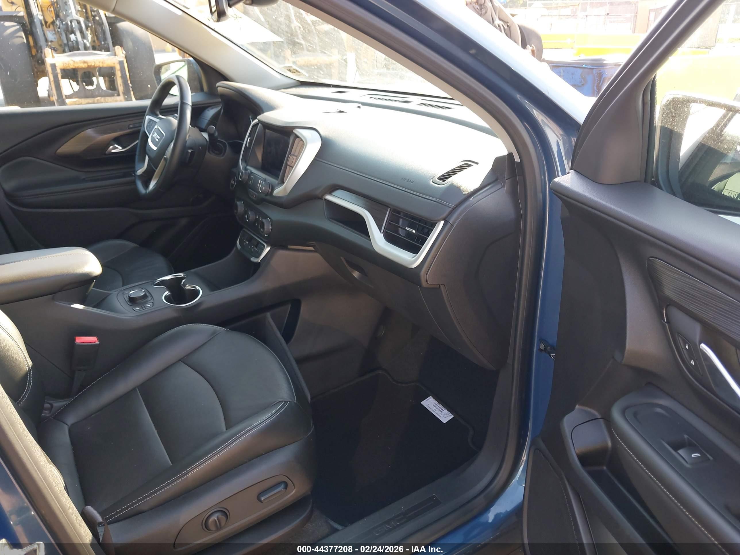 GMC TERRAIN image 5