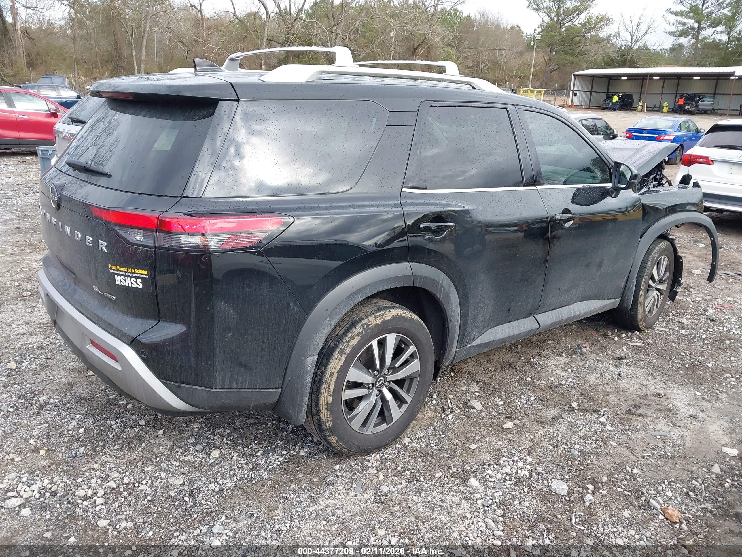 NISSAN PATHFINDER image 4