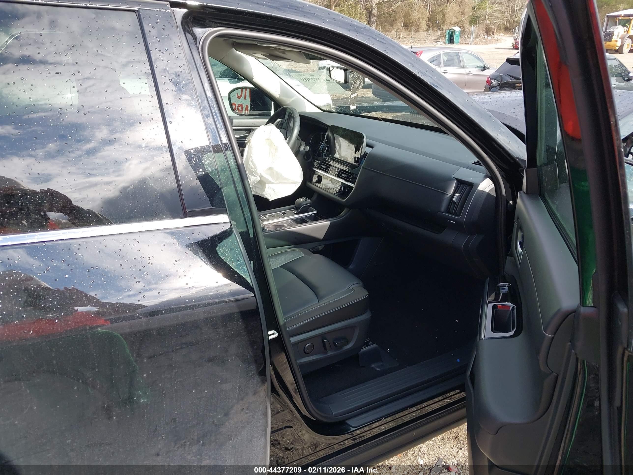 NISSAN PATHFINDER image 5