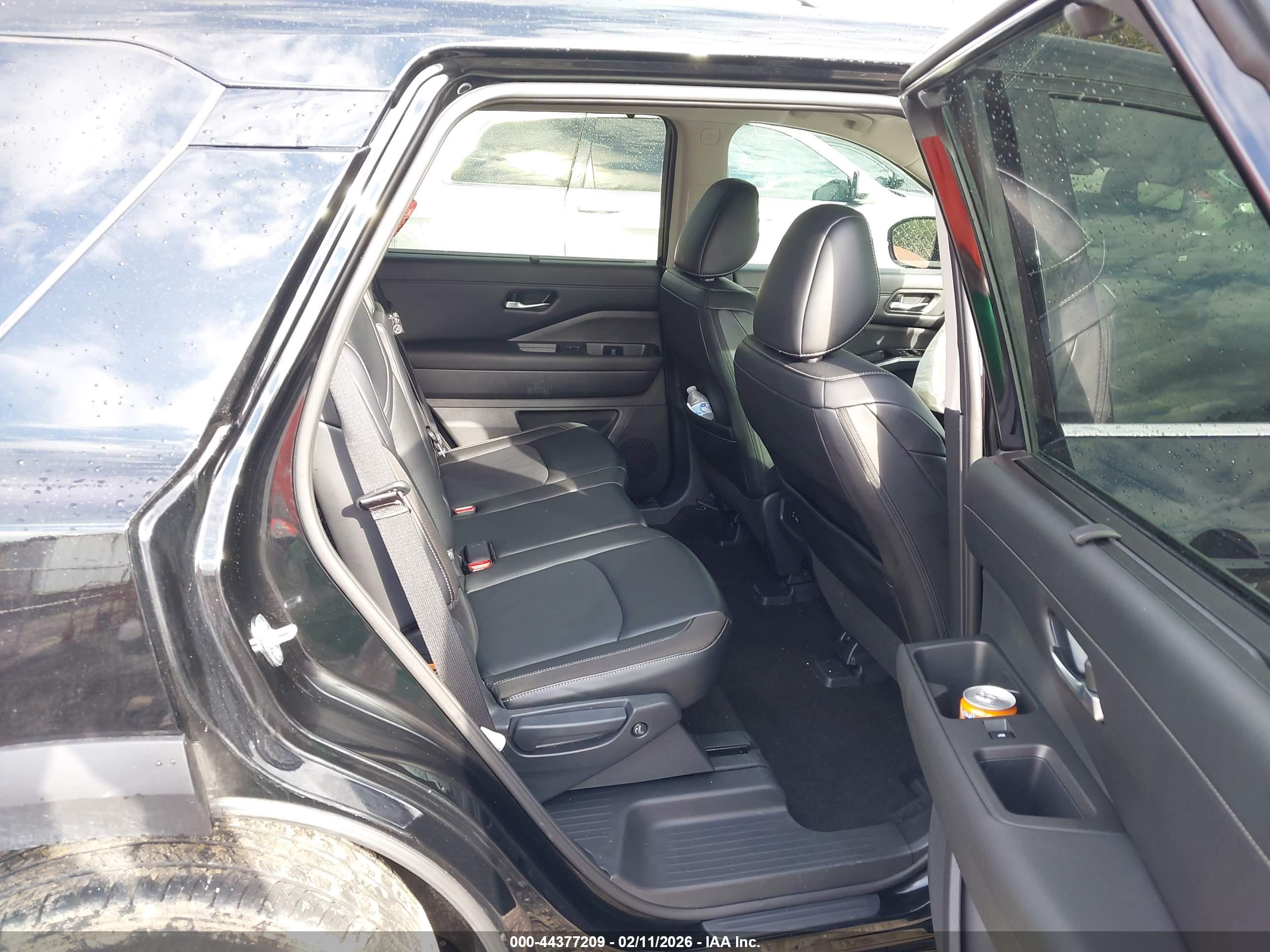 NISSAN PATHFINDER image 8