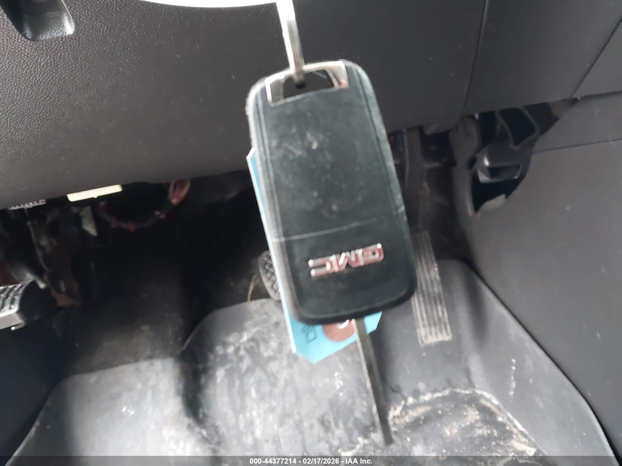 GMC TERRAIN image 11