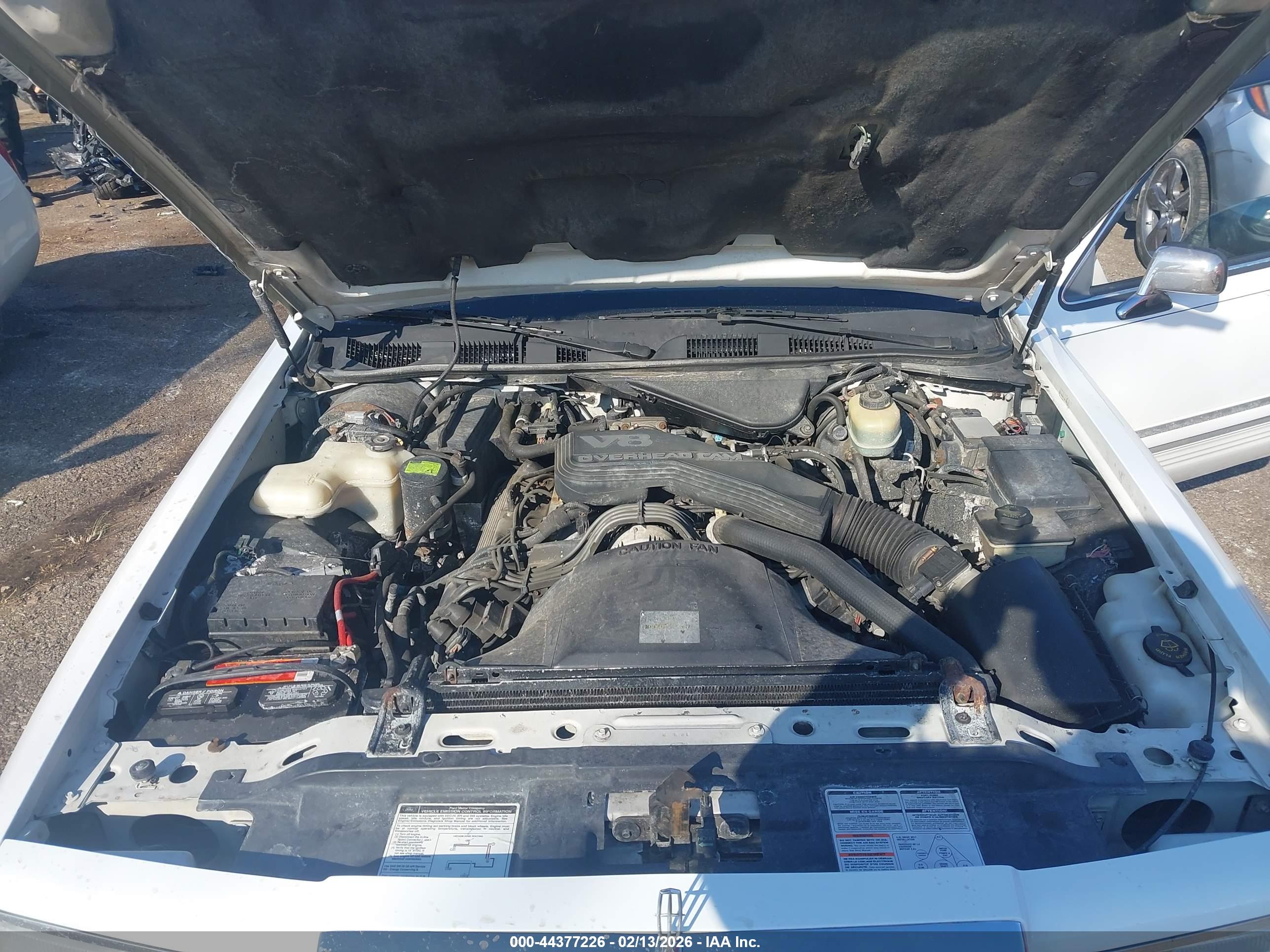 LINCOLN TOWN image 10