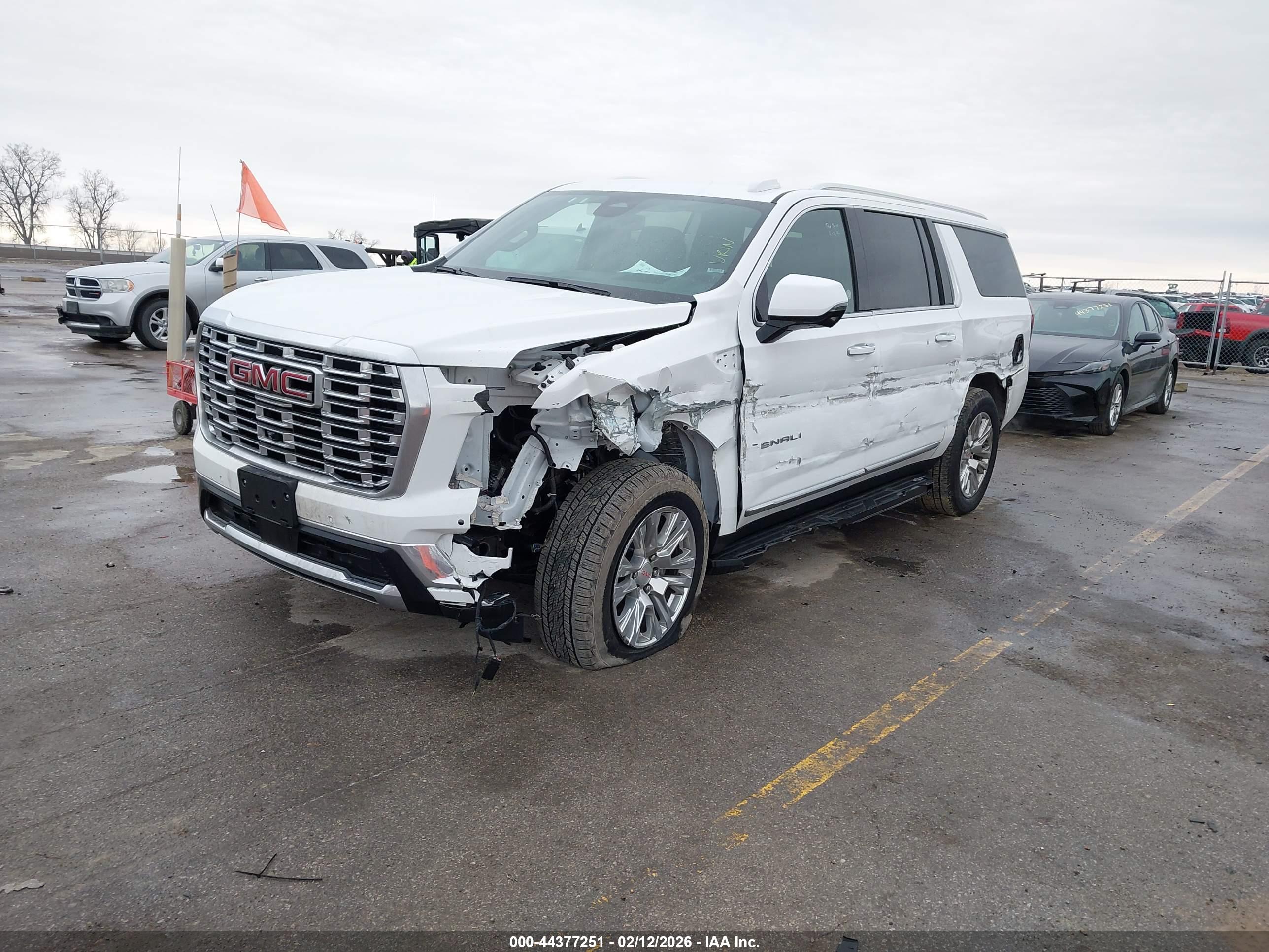 GMC YUKON image 2