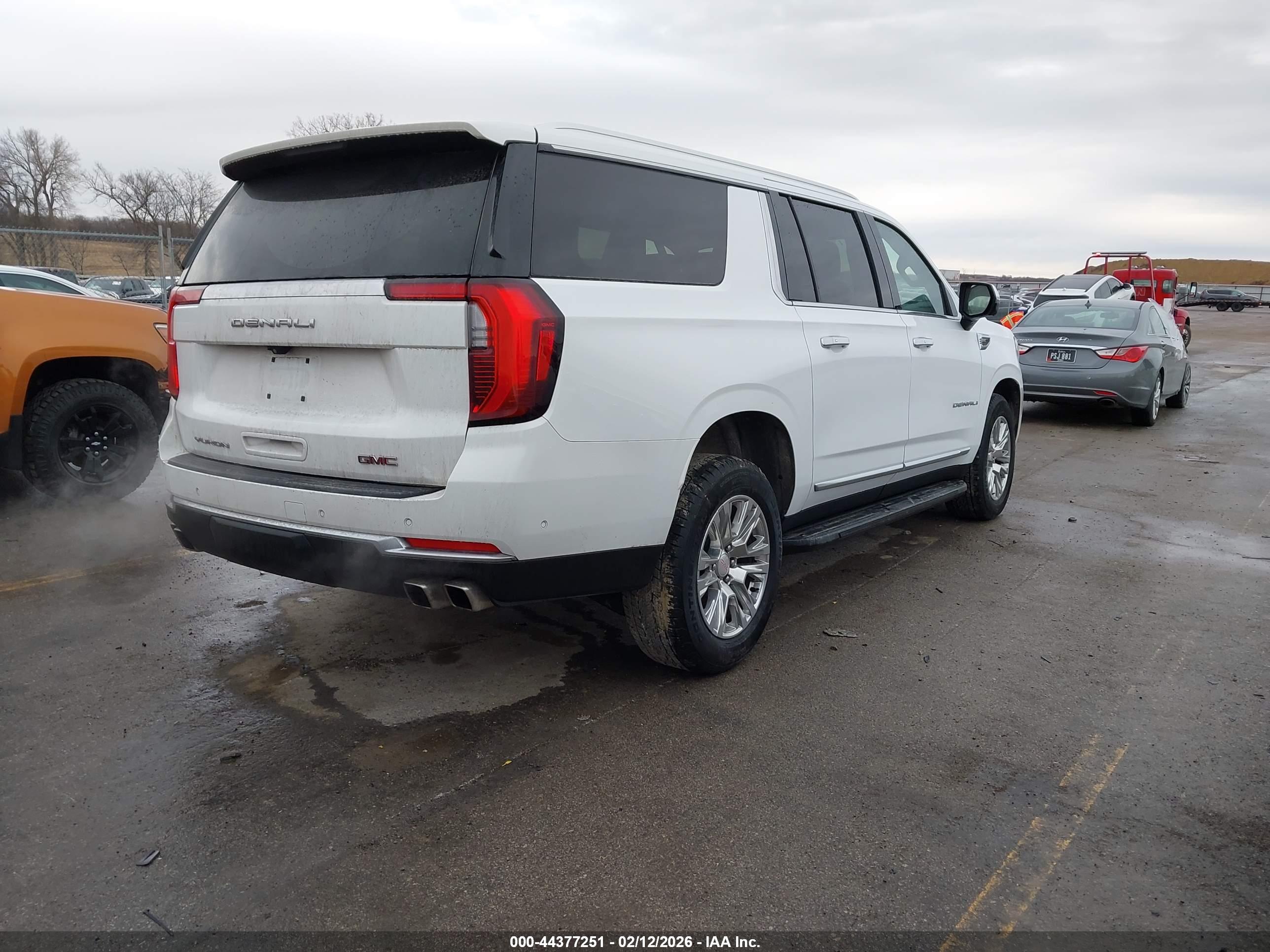 GMC YUKON image 4