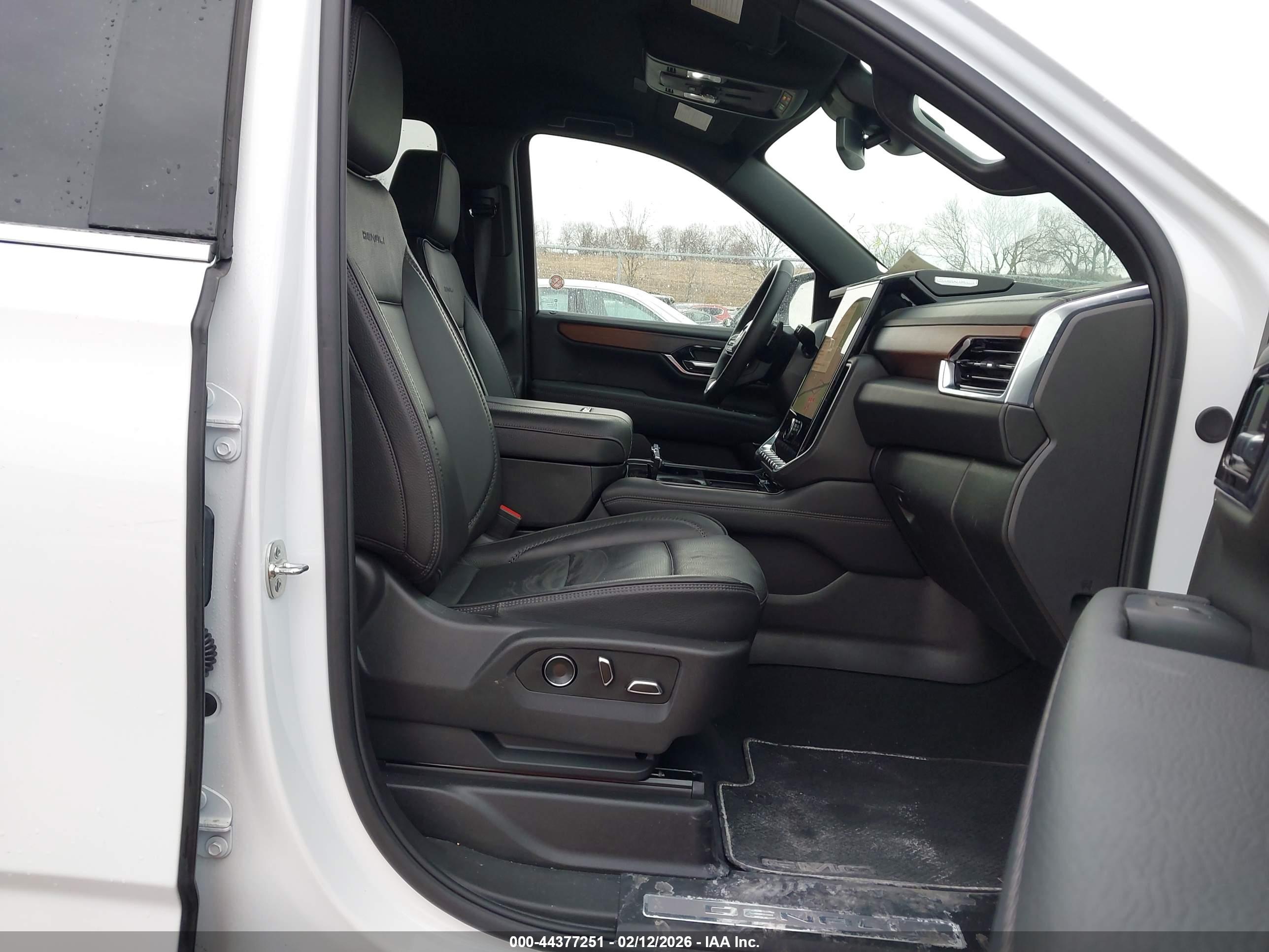 GMC YUKON image 5