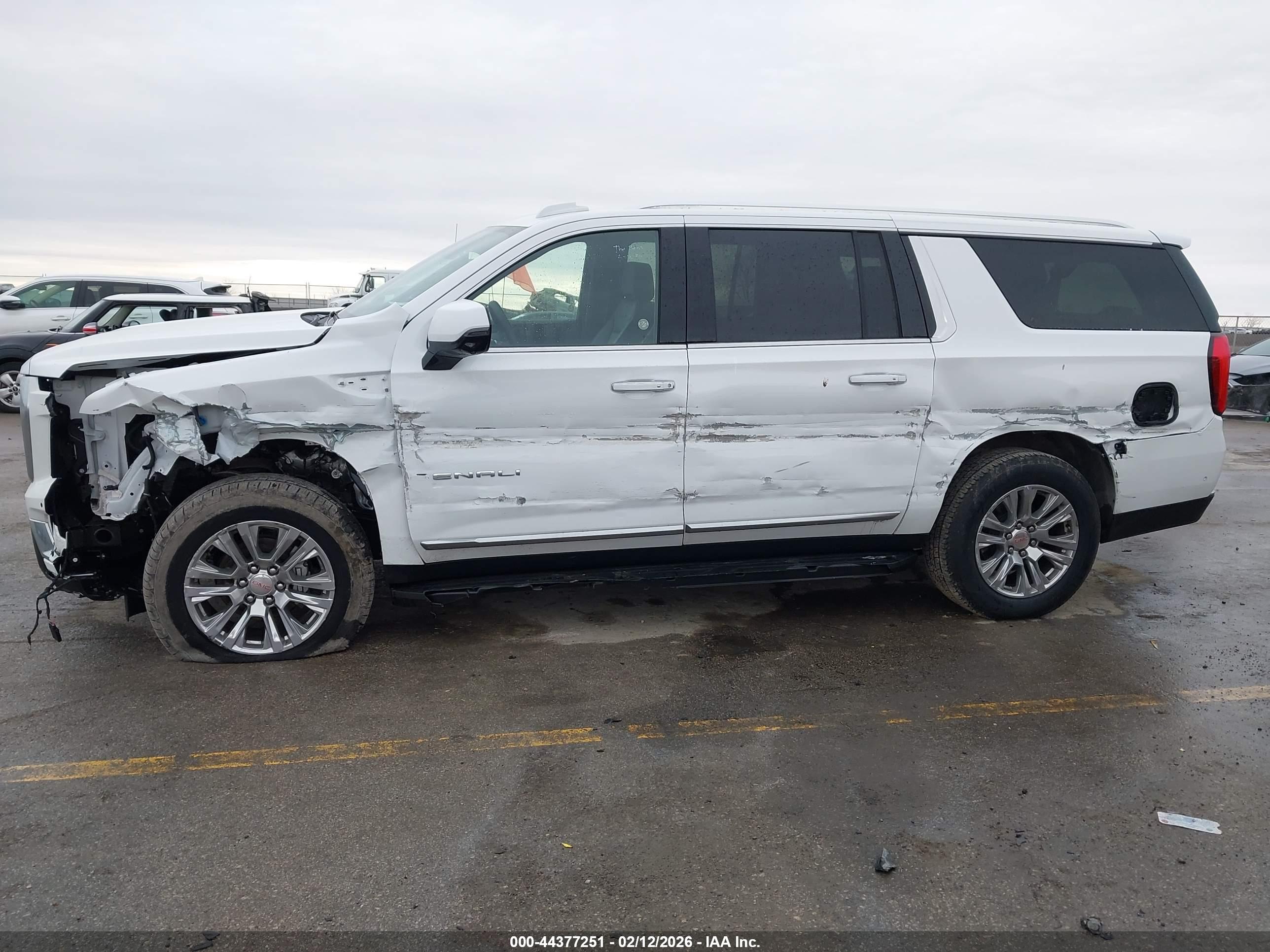 GMC YUKON image 6