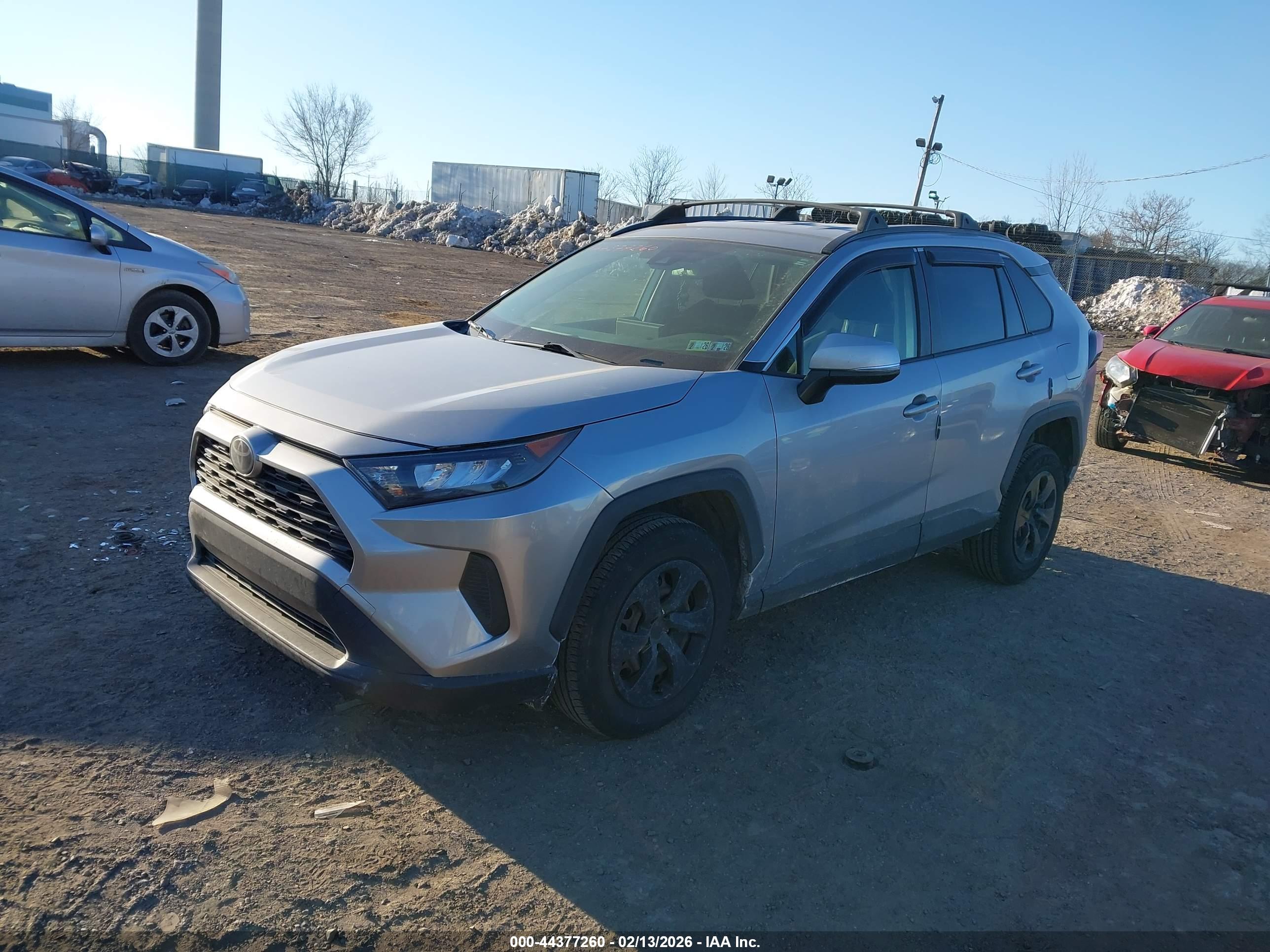 TOYOTA RAV4 image 2