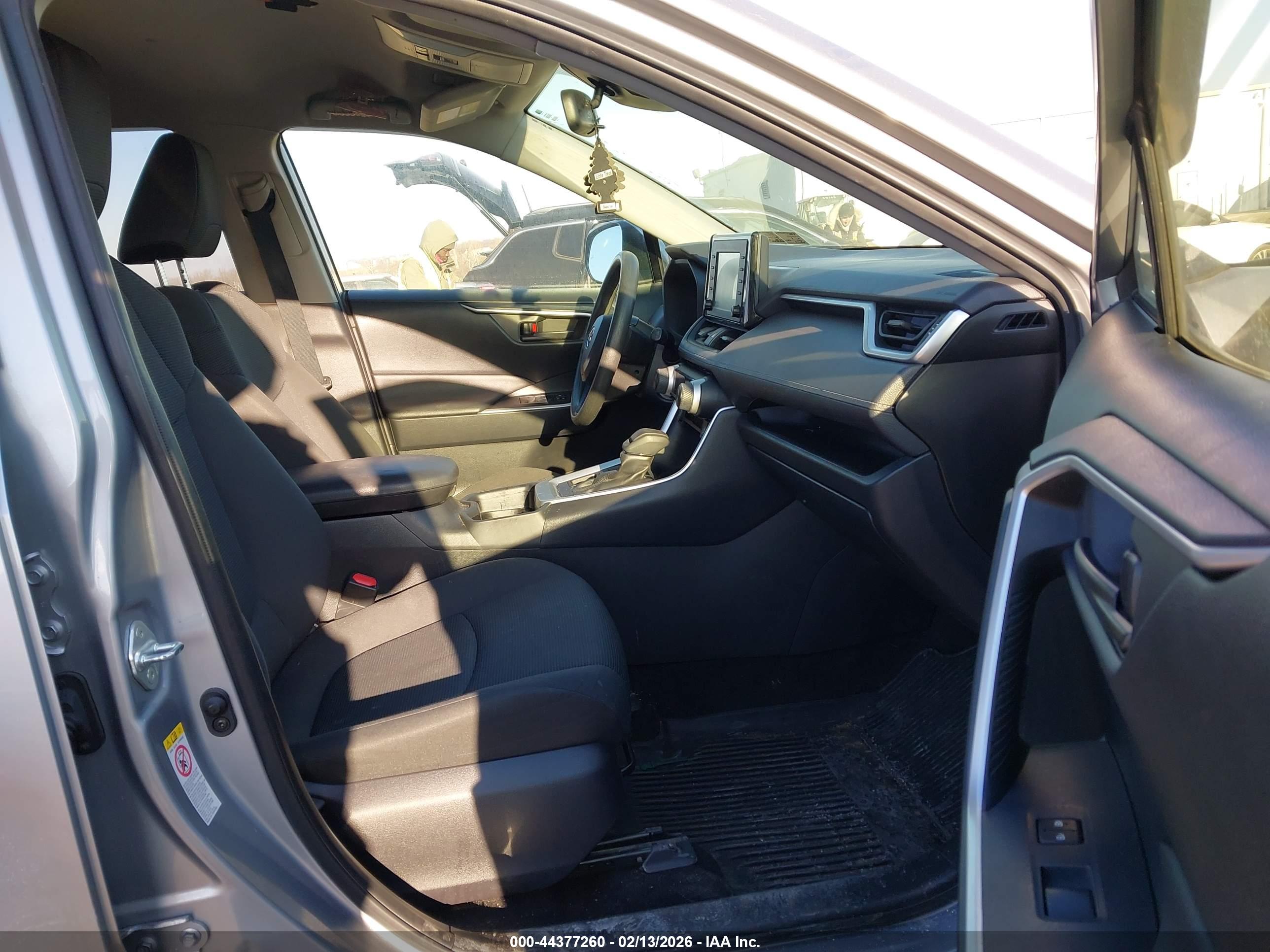 TOYOTA RAV4 image 5