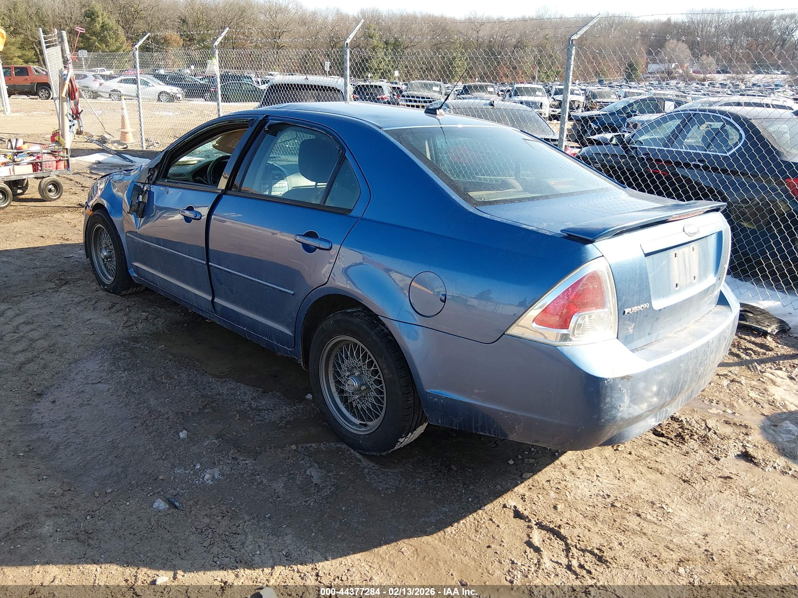 FORD FUSION image 3