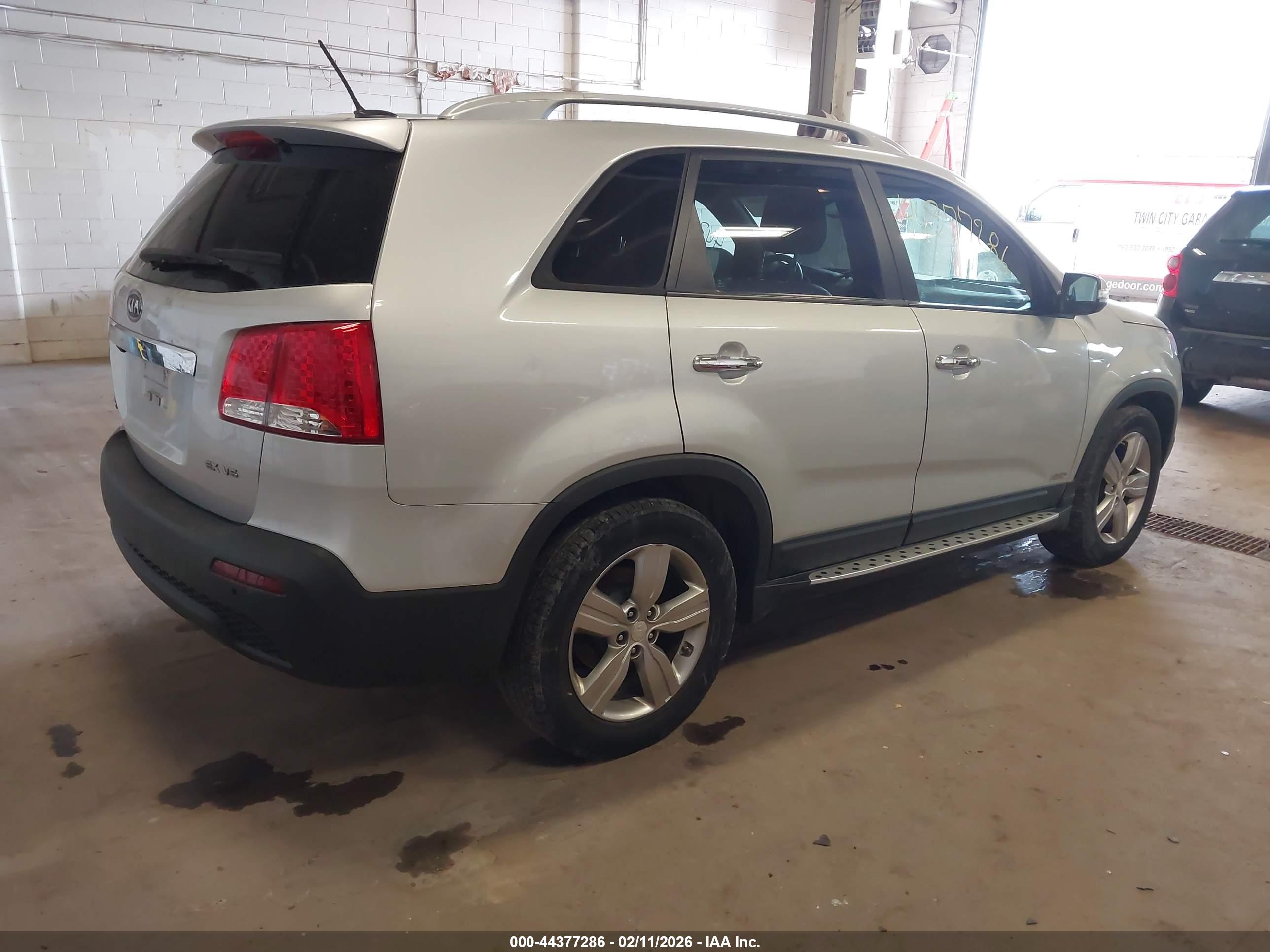 KIA SORENTO image 4