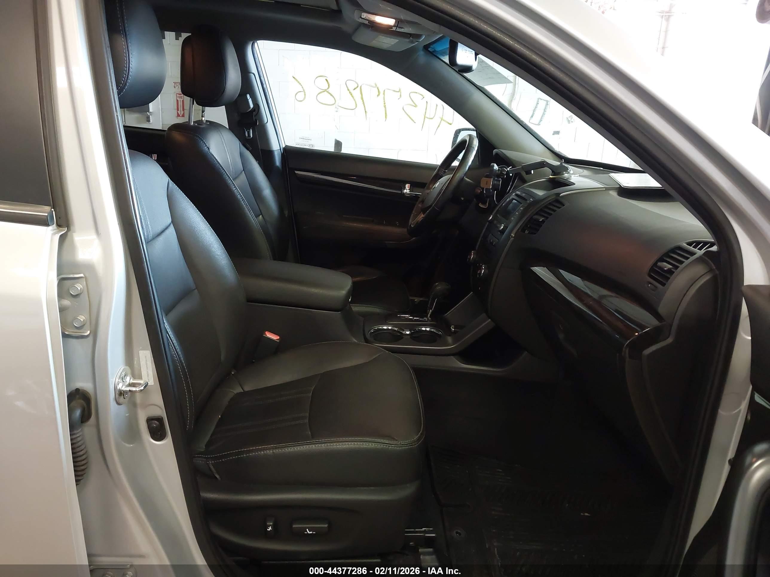 KIA SORENTO image 5