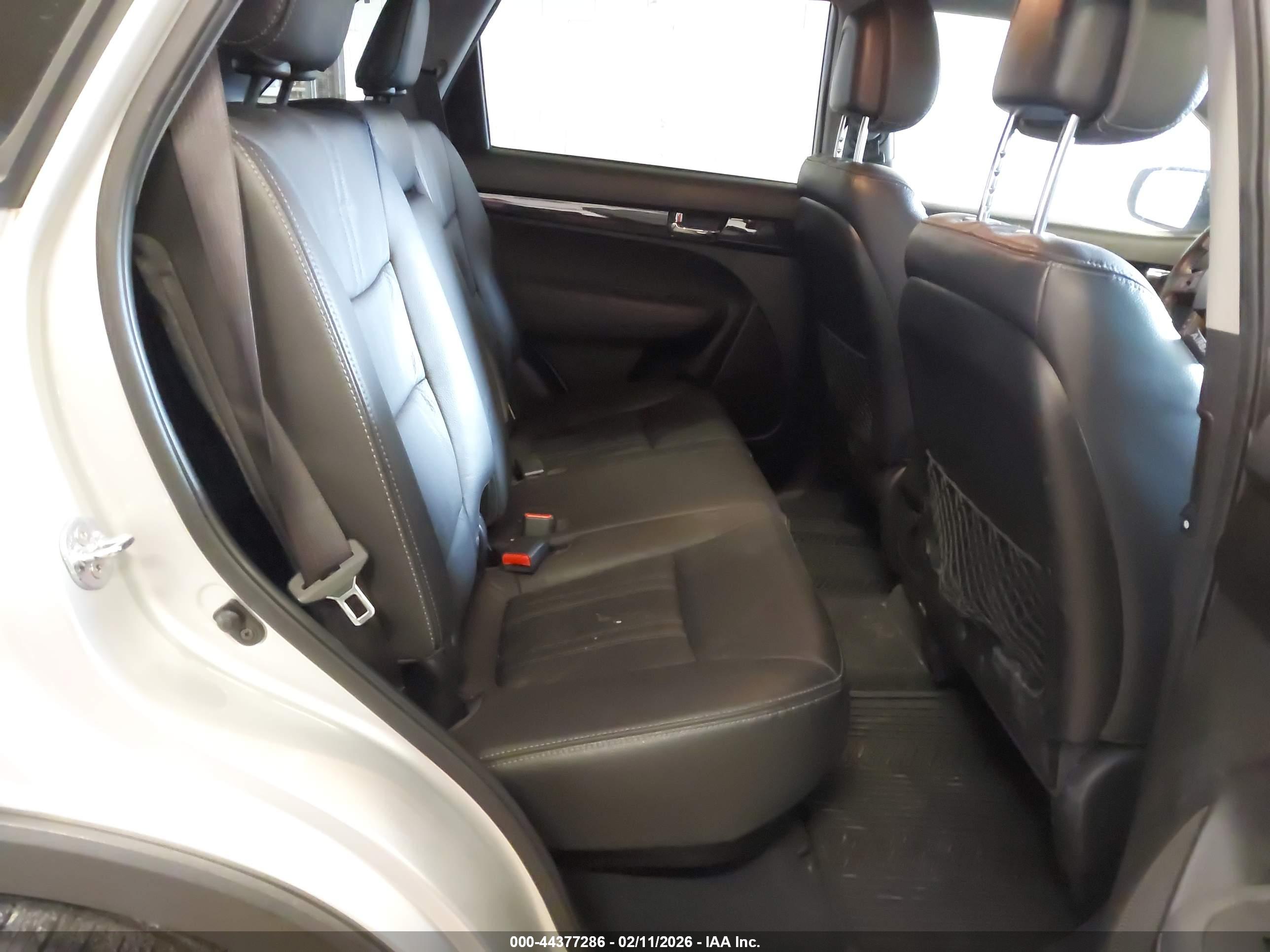 KIA SORENTO image 8