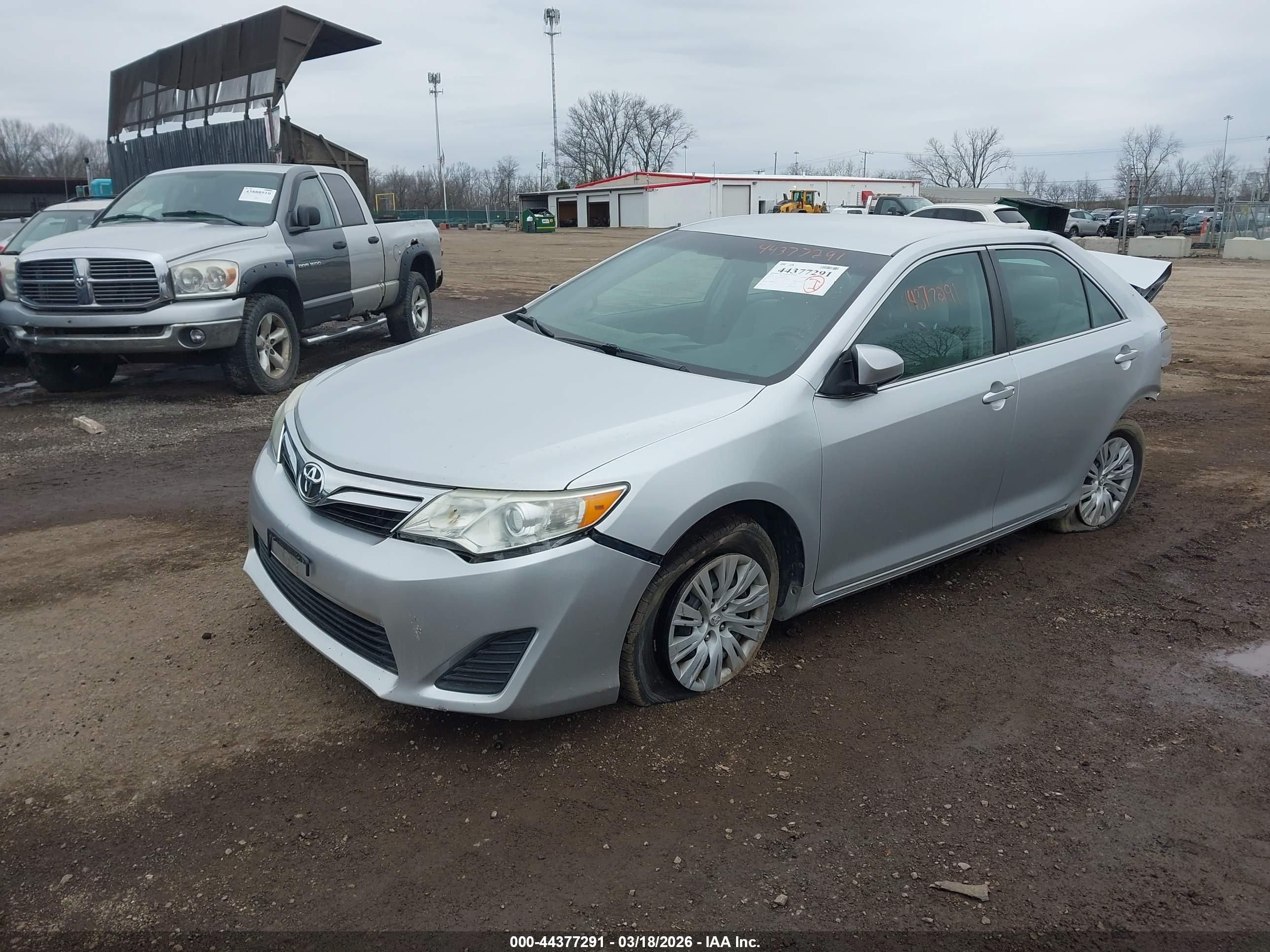 TOYOTA CAMRY image 2