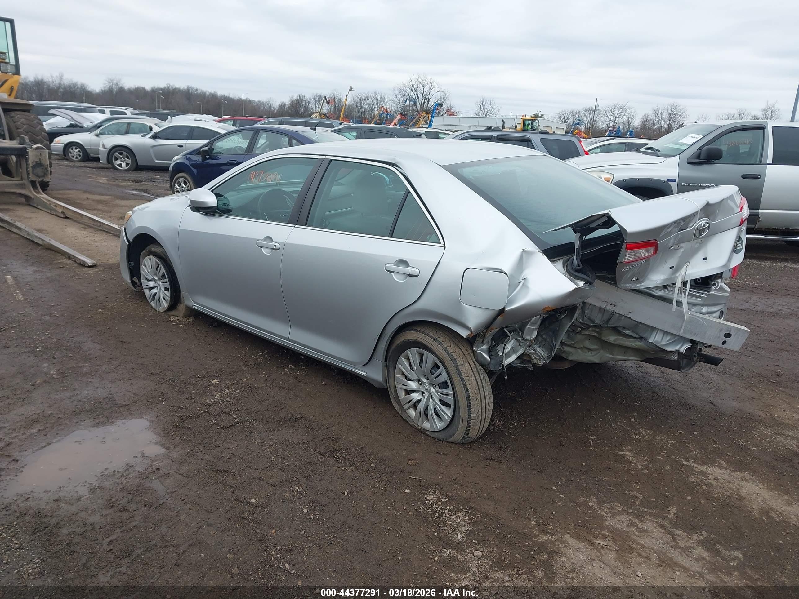 TOYOTA CAMRY image 3
