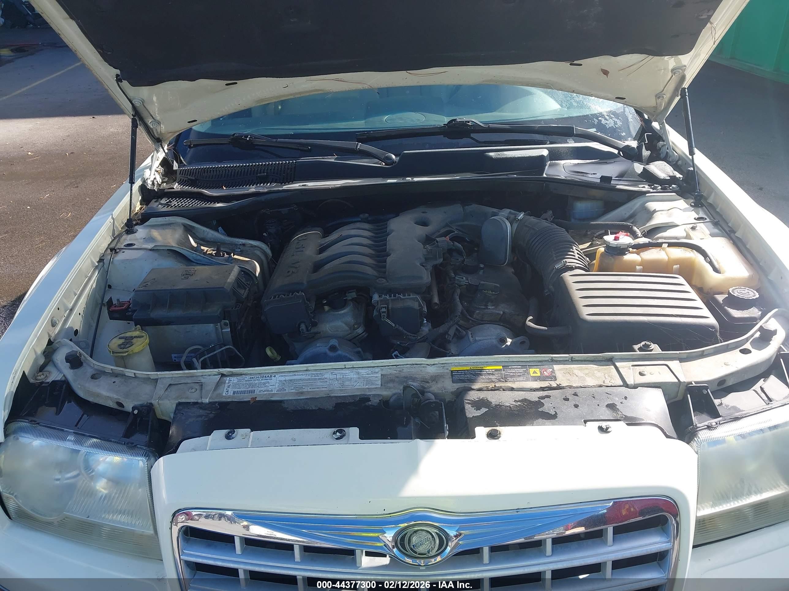 CHRYSLER 300 image 10