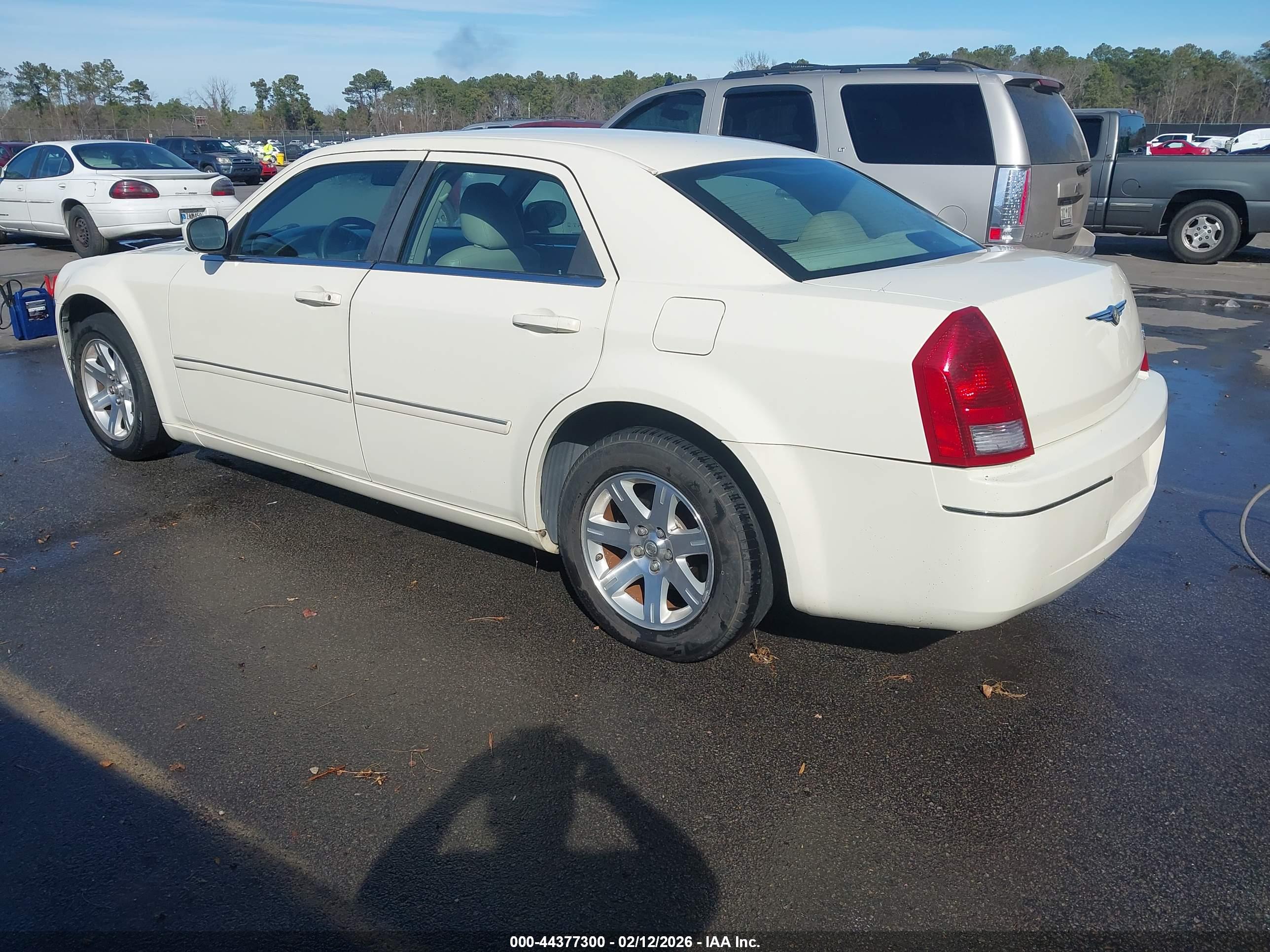 CHRYSLER 300 image 3