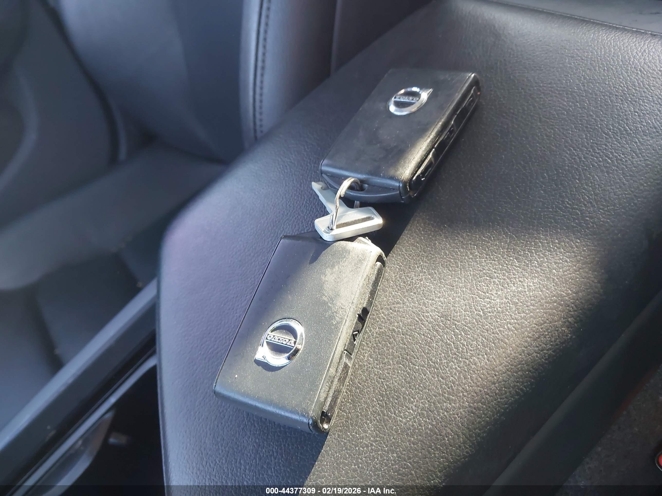 VOLVO S60 image 11