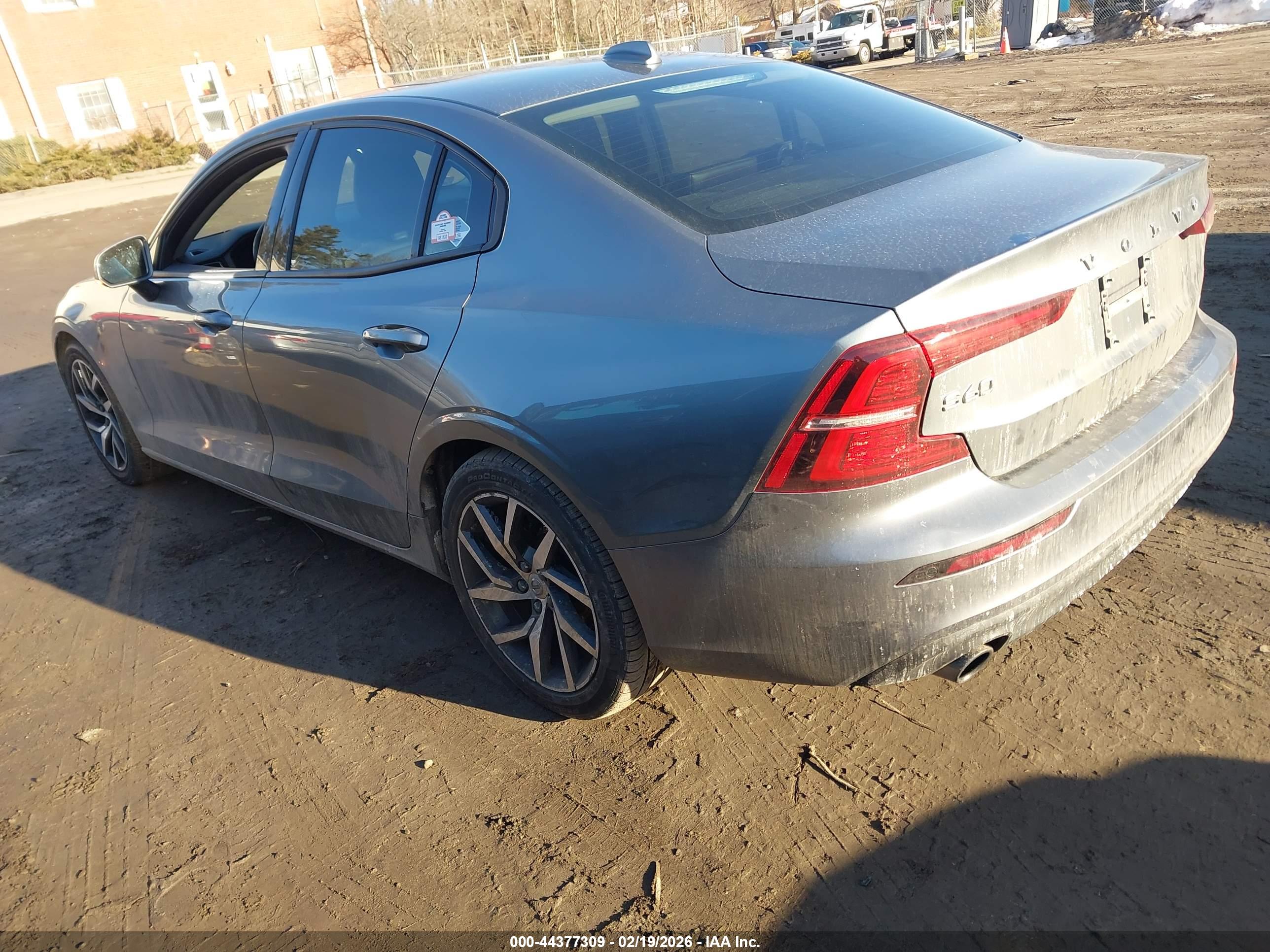 VOLVO S60 image 3
