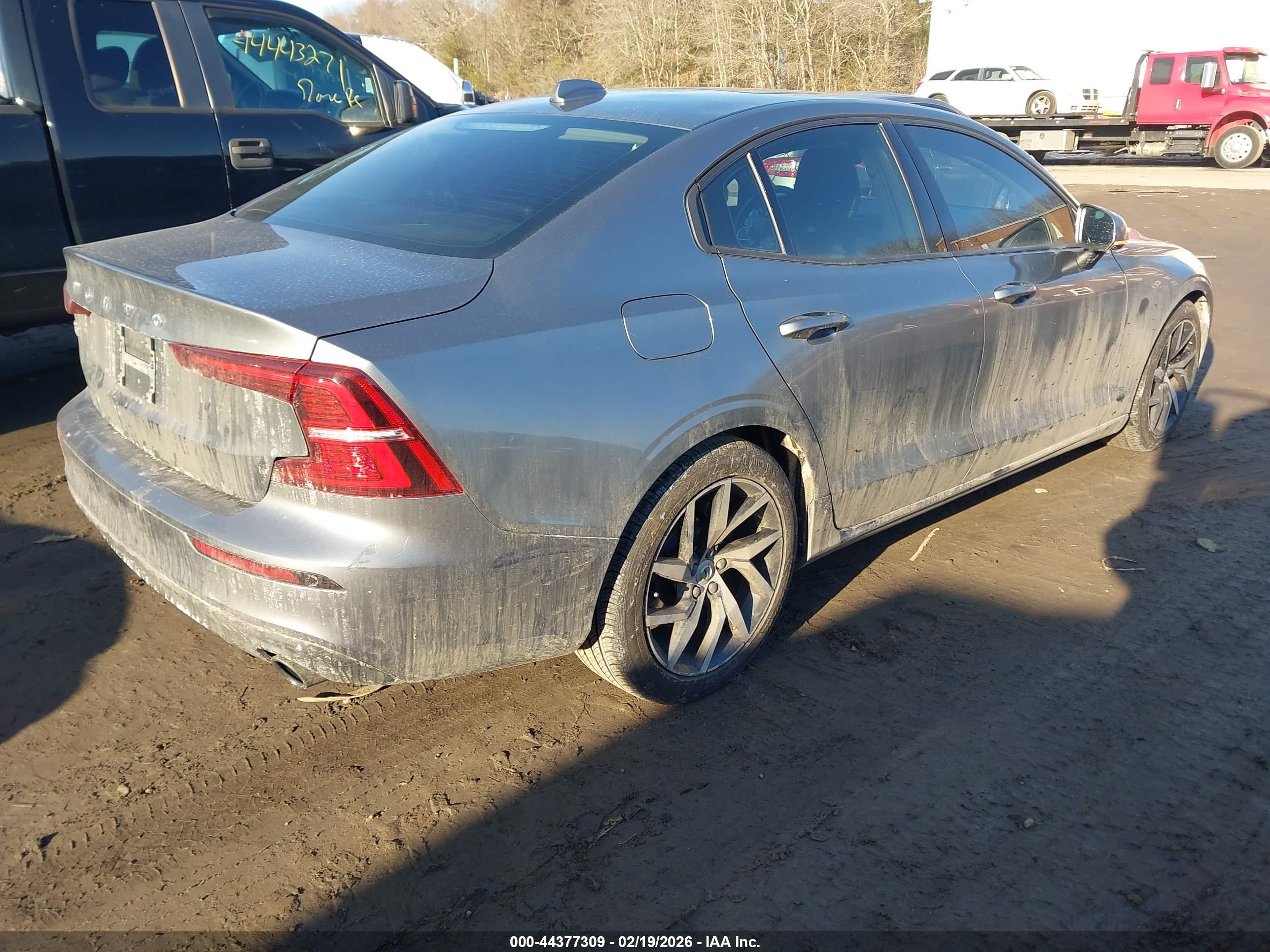 VOLVO S60 image 4