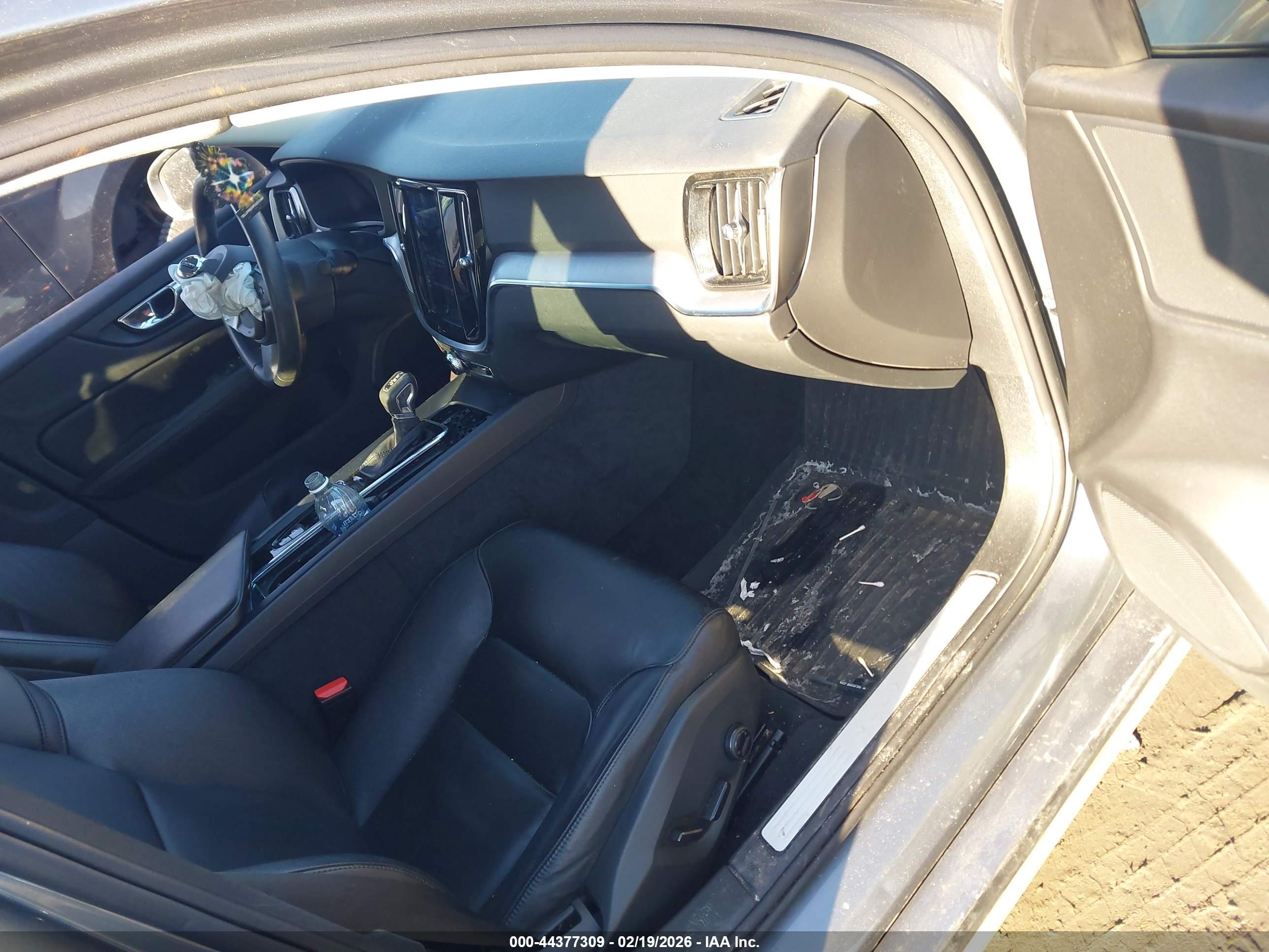 VOLVO S60 image 5