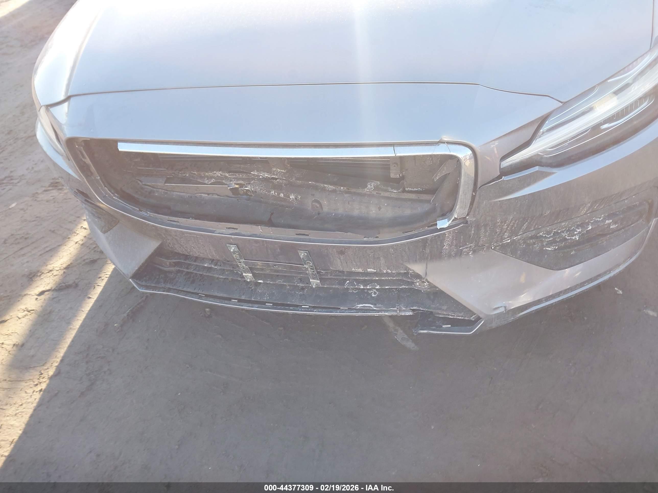 VOLVO S60 image 6