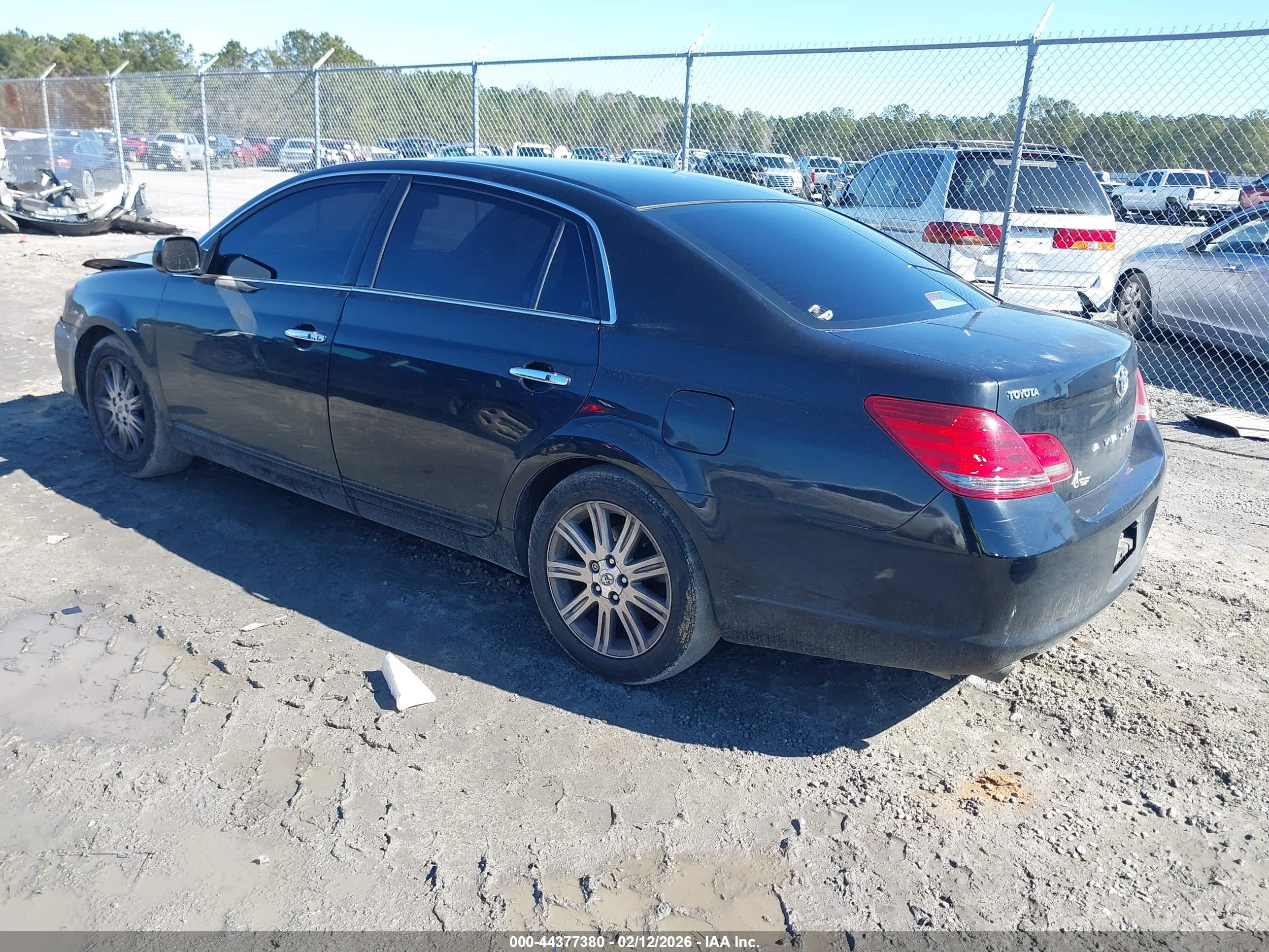 TOYOTA AVALON image 3