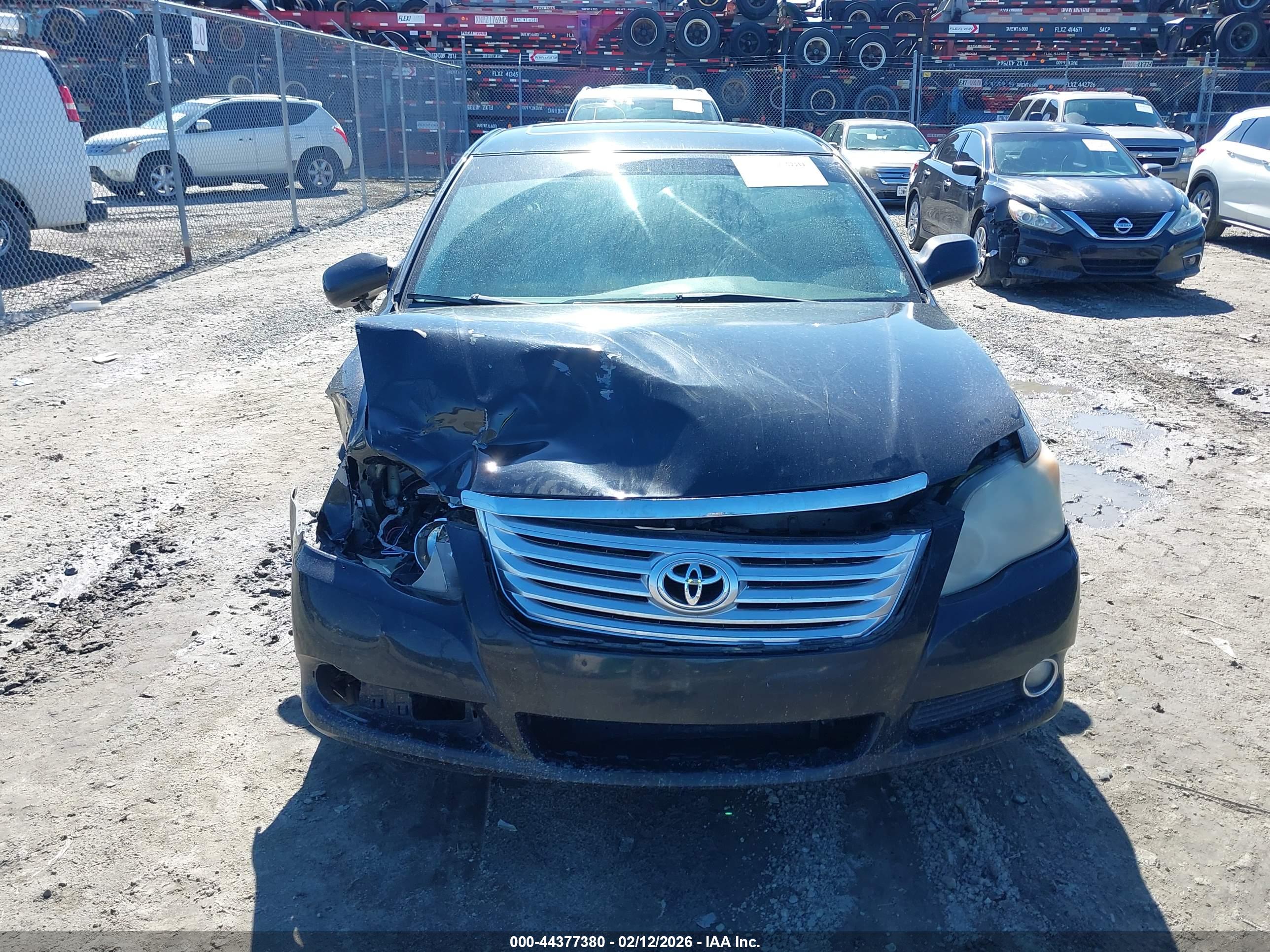 TOYOTA AVALON image 6