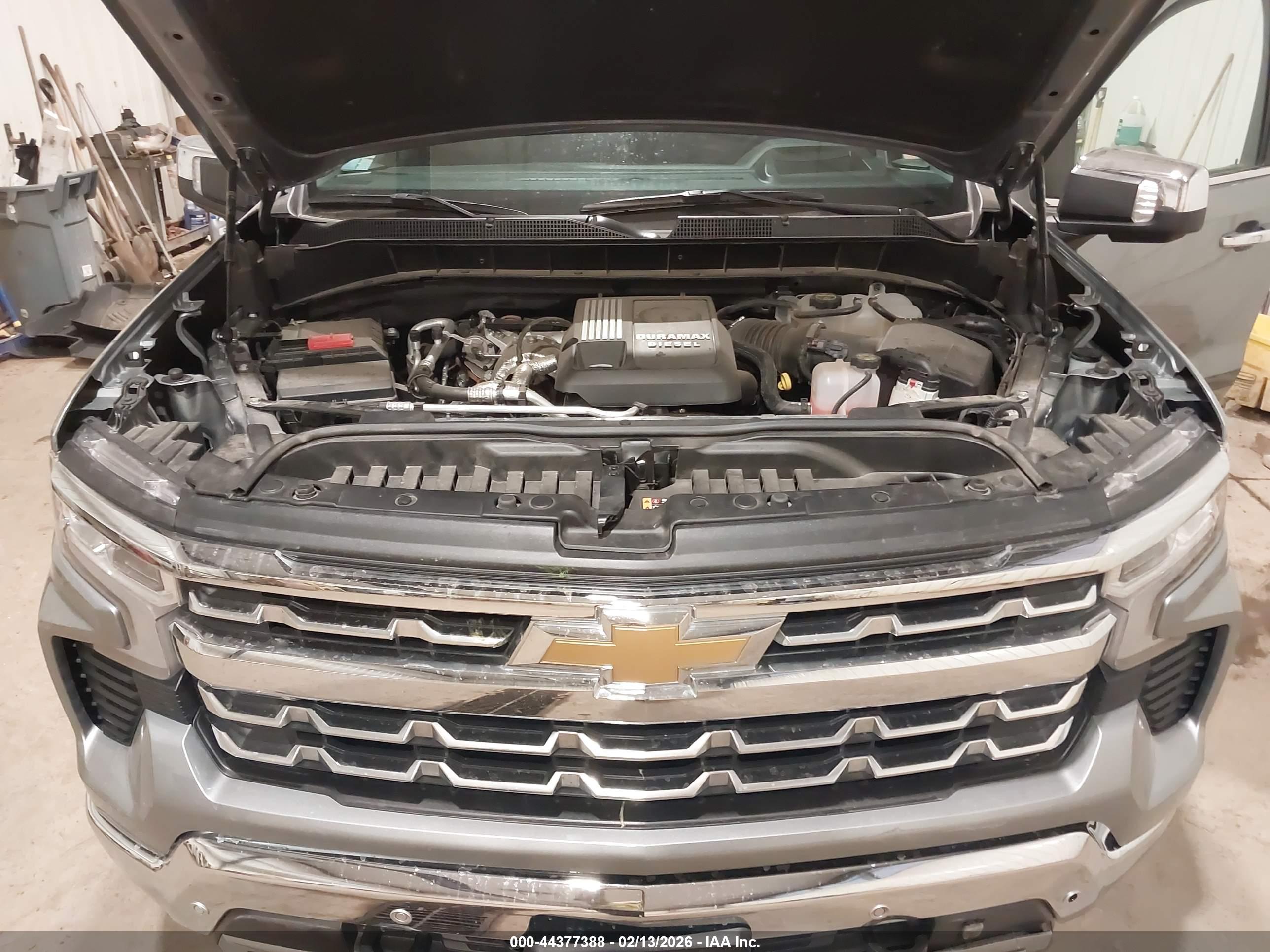 CHEVROLET SILVERADO image 10
