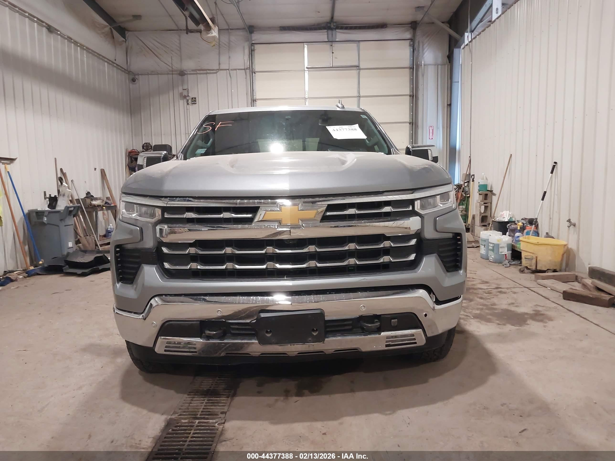 CHEVROLET SILVERADO image 6