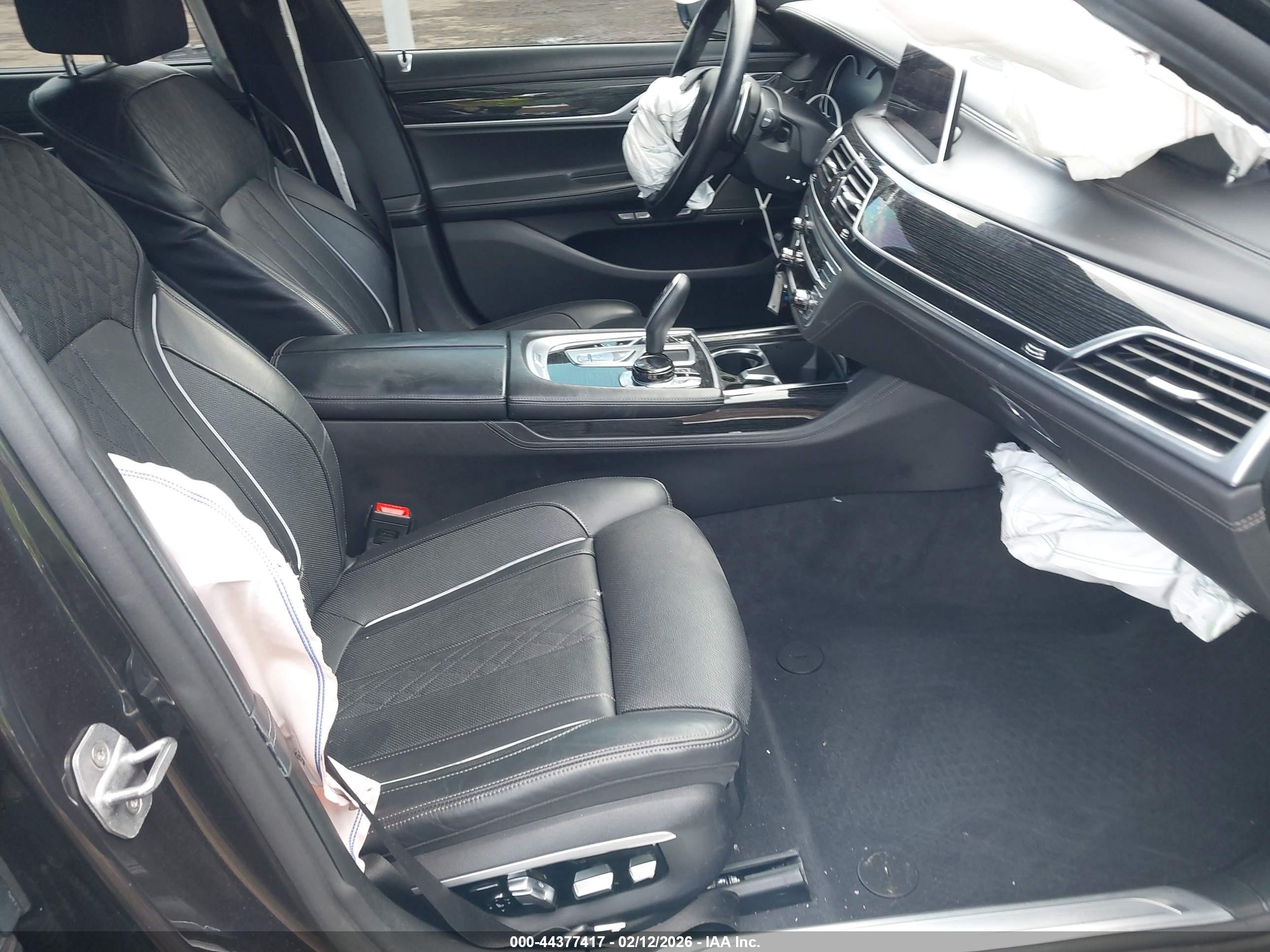 BMW 750I image 5