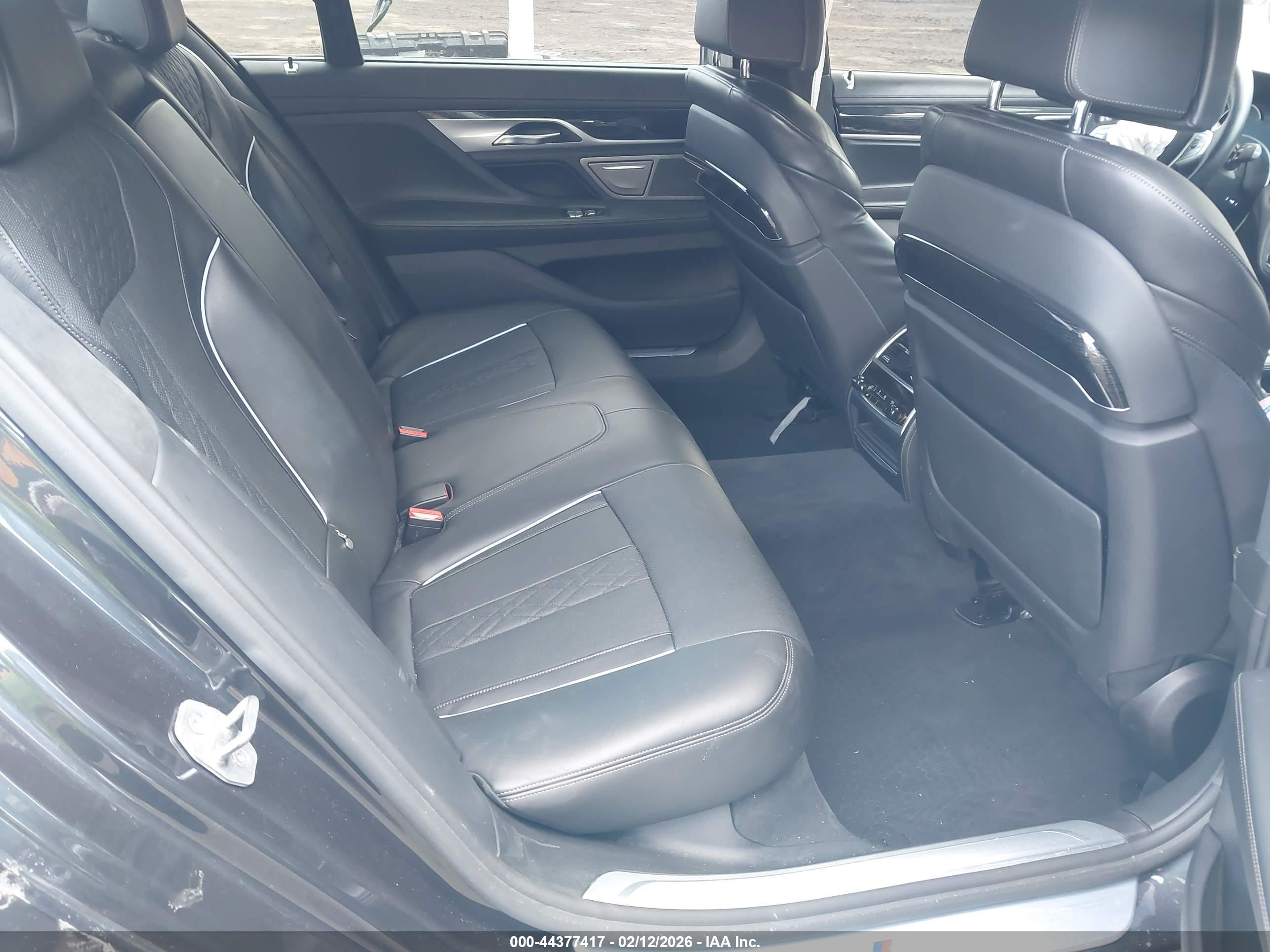BMW 750I image 8